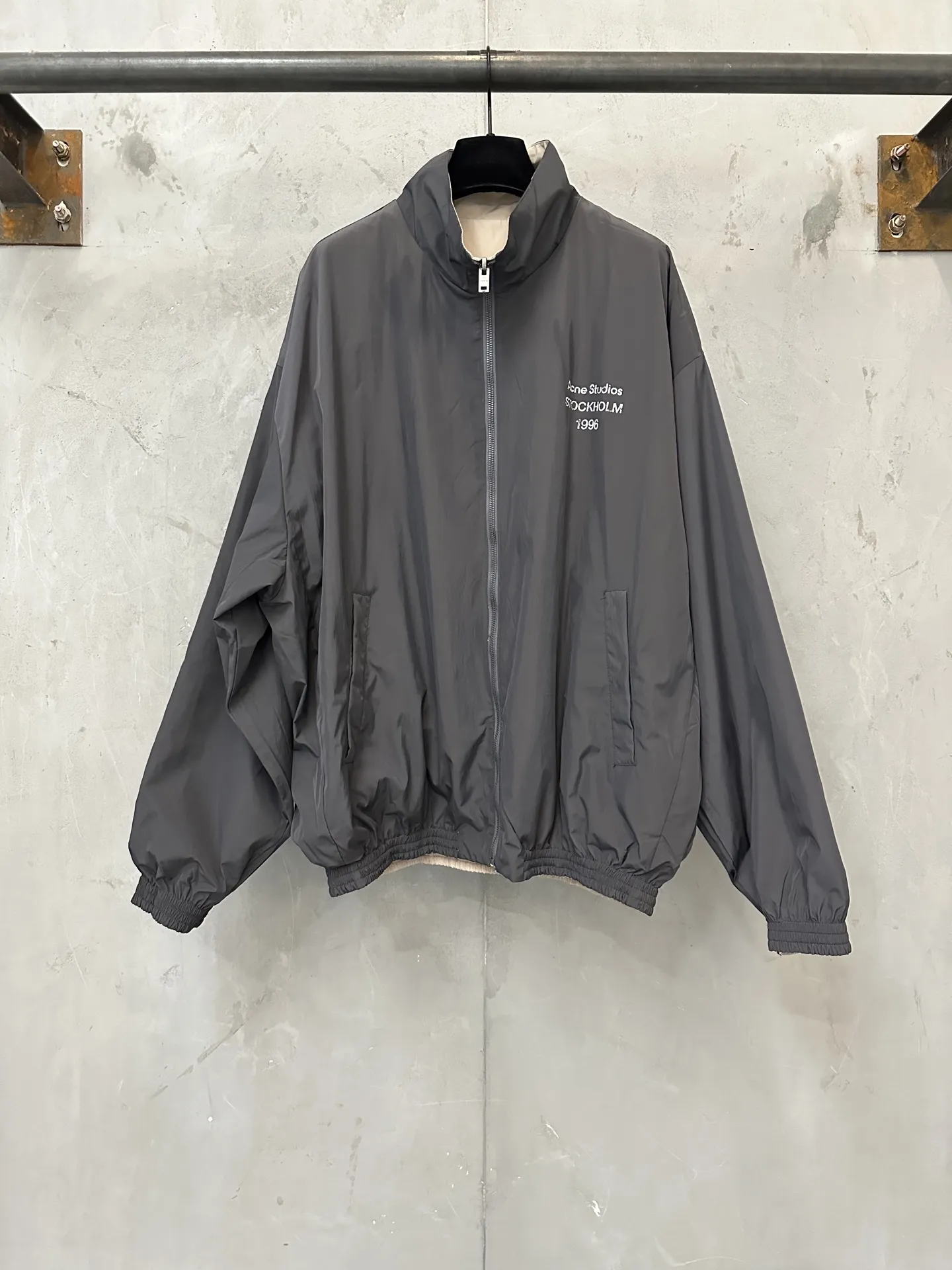 Reversible Logo-Print Crinkled Nylon Jacket D33023543