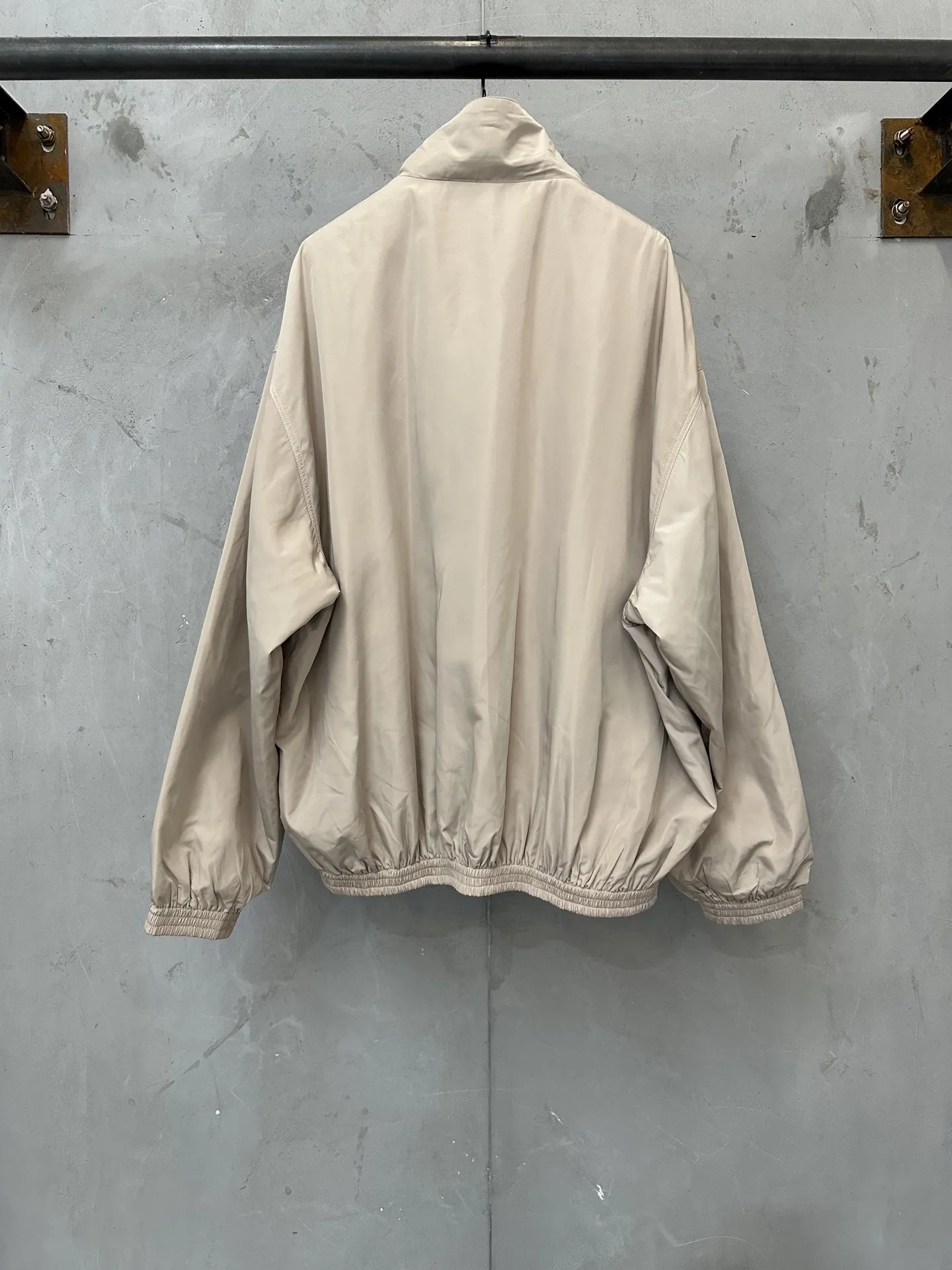 Reversible Logo-Print Crinkled Nylon Jacket D33023543 — view 4