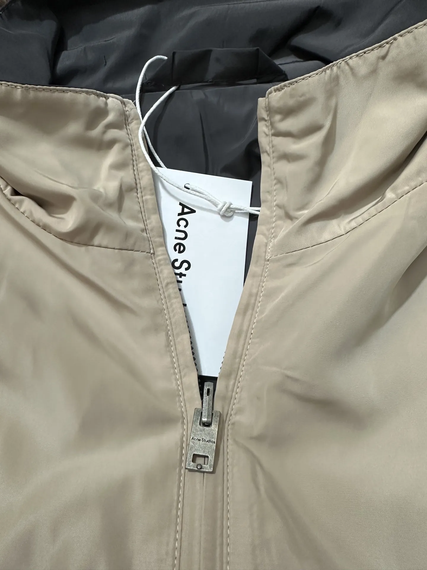Reversible Logo-Print Crinkled Nylon Jacket D33023543 — view 8