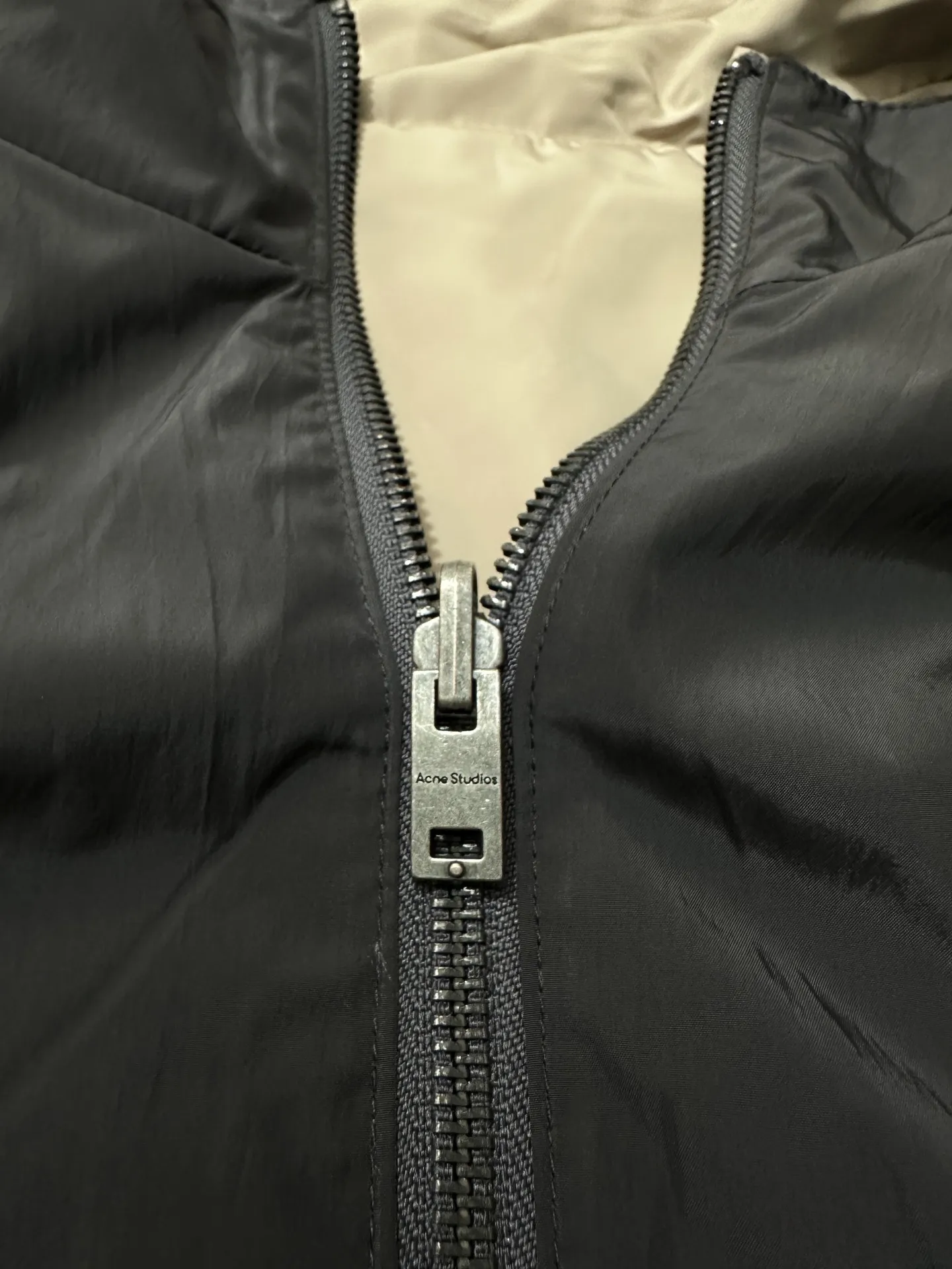 Reversible Logo-Print Crinkled Nylon Jacket D33023543 — view 10