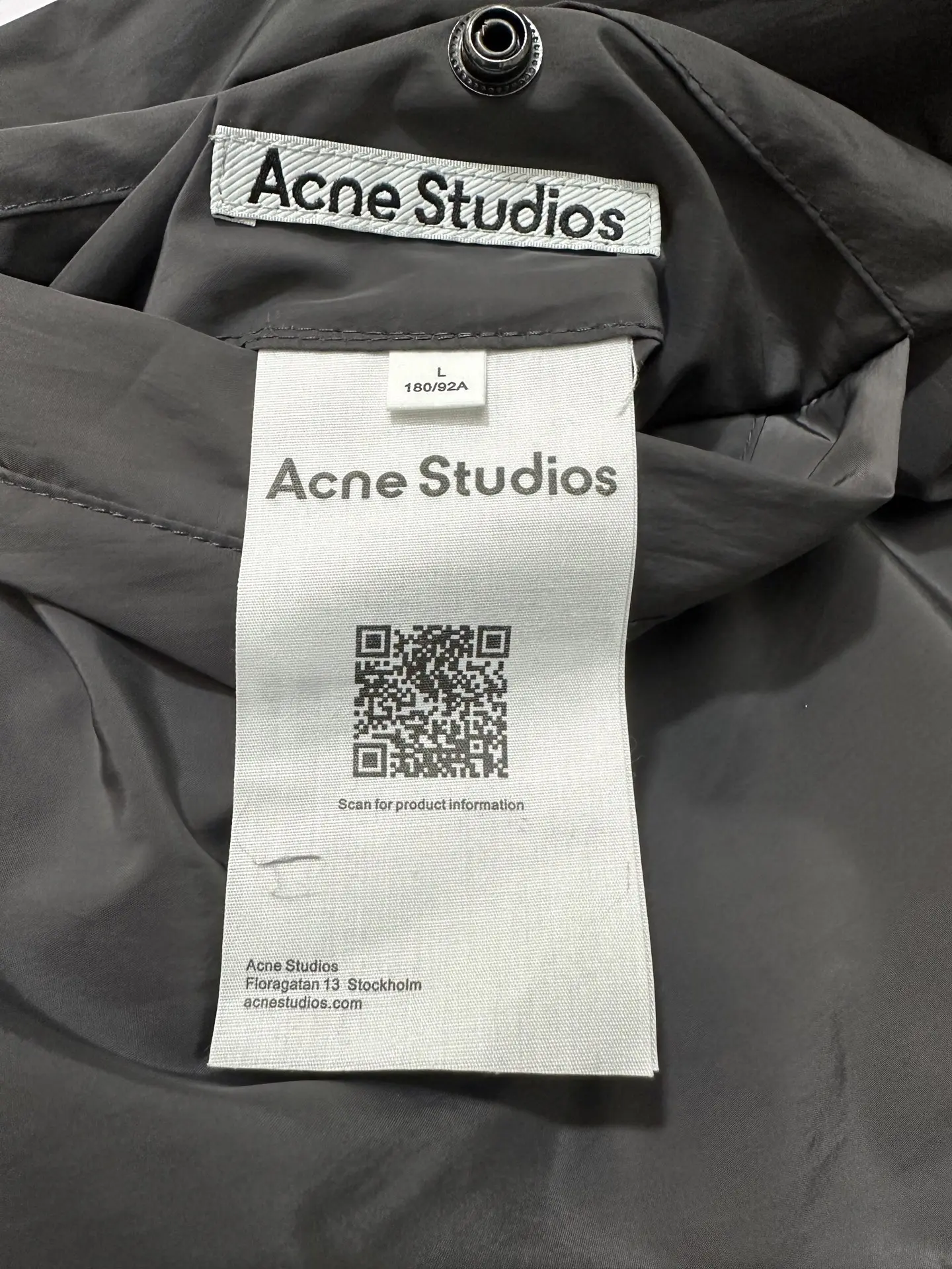 Reversible Logo-Print Crinkled Nylon Jacket D33023543 — view 13