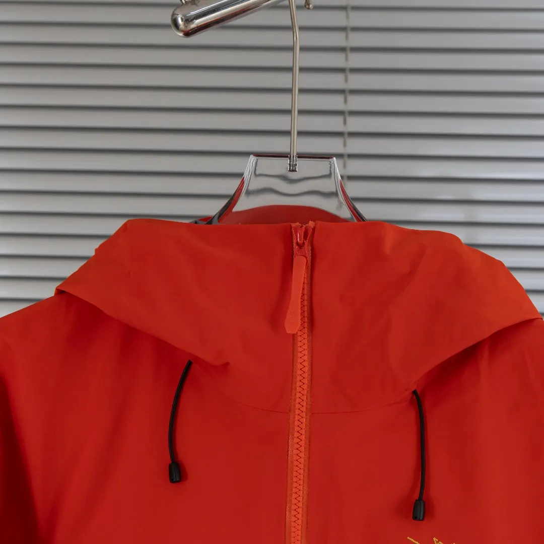 Alpha SV GORE-TEX Pro Hardshell Jacket D33024961 — view 5