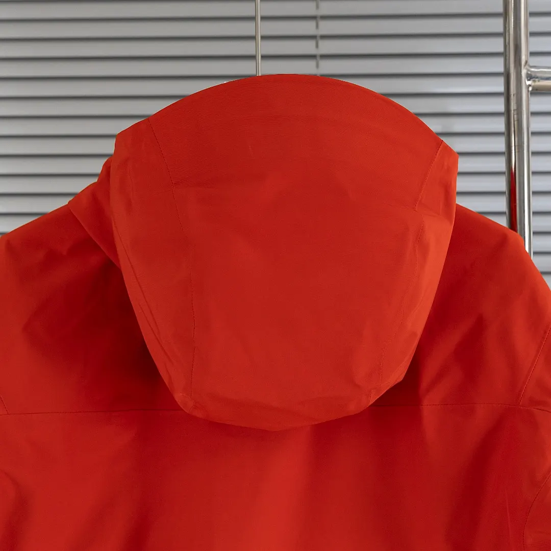 Alpha SV GORE-TEX Pro Hardshell Jacket D33024961 — view 14