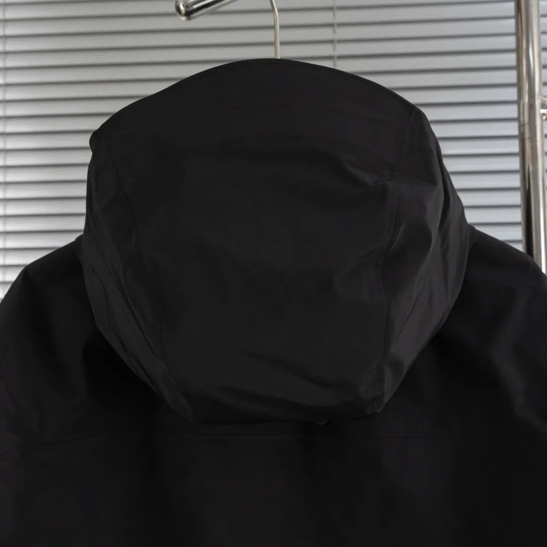 Alpha SV GORE-TEX Pro Hardshell Jacket D33024963 — view 14