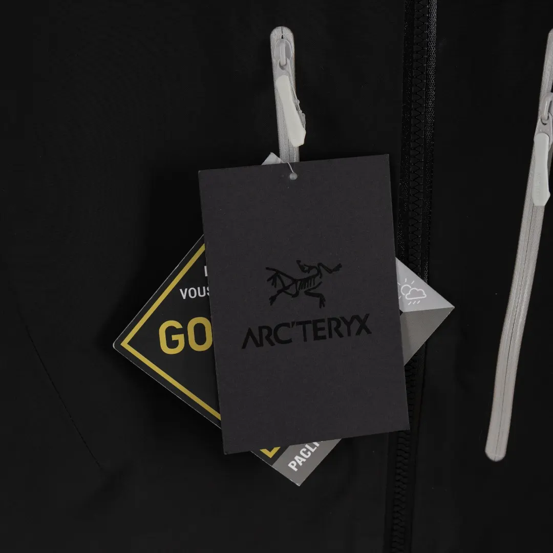 Alpha SV GORE-TEX Pro Hooded Shell Jacket D33024962 — view 4