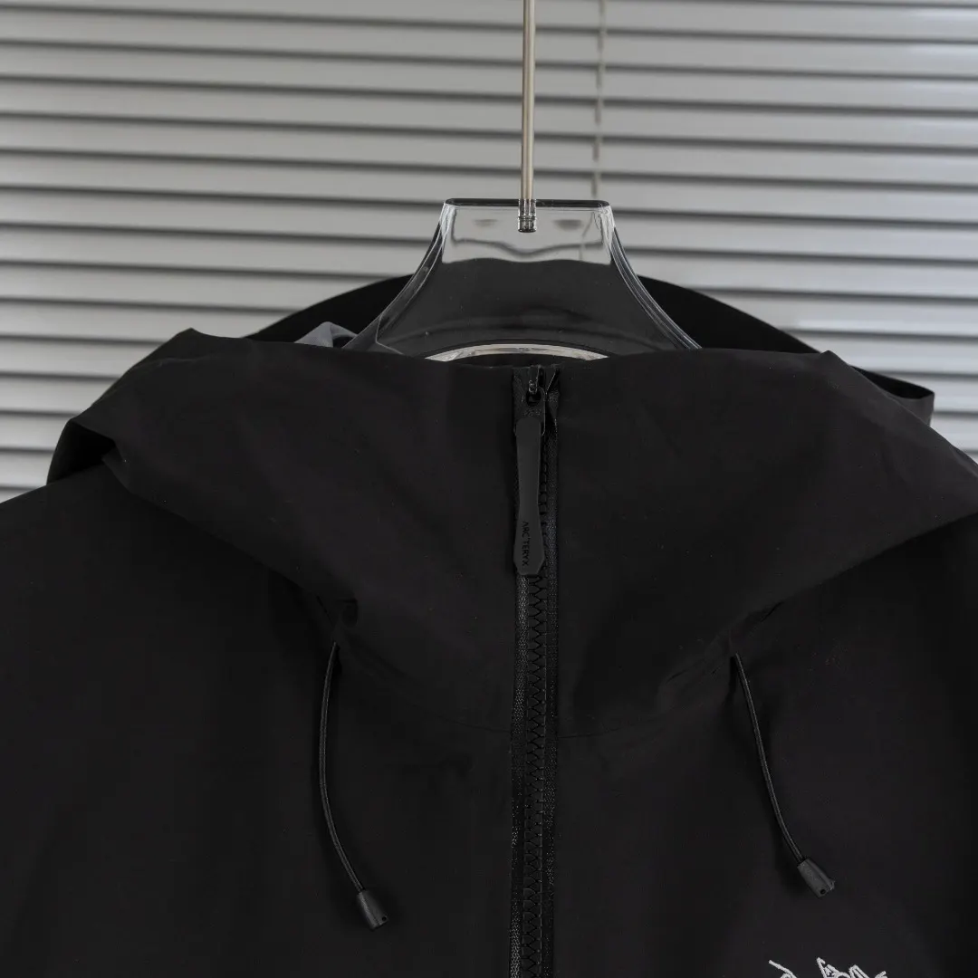 Alpha SV GORE-TEX Pro Hooded Shell Jacket D33024962 — view 5