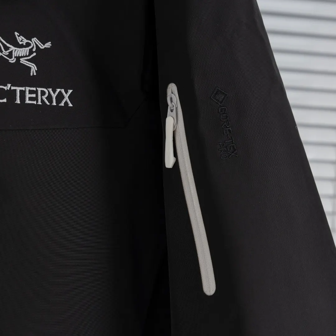 Alpha SV GORE-TEX Pro Hooded Shell Jacket D33024962 — view 10