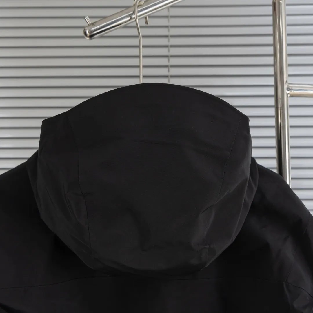 Alpha SV GORE-TEX Pro Hooded Shell Jacket D33024962 — view 14
