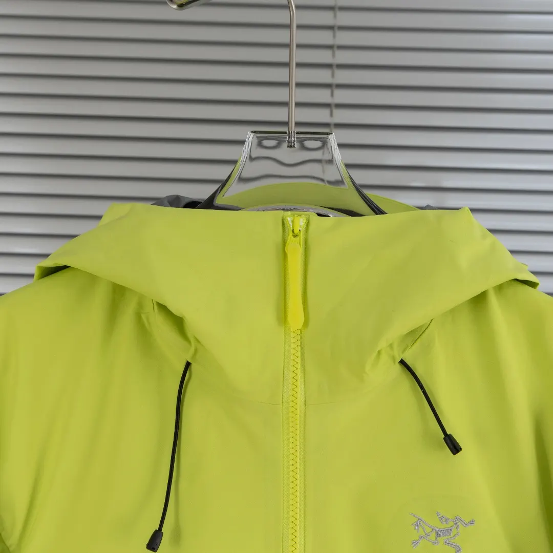 Alpha SV GORE-TEX Pro Hardshell Jacket D33024960 — view 5