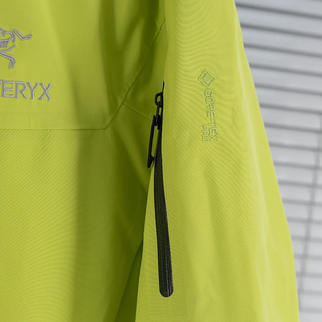 Alpha SV GORE-TEX Pro Hardshell Jacket D33024960 — view 8