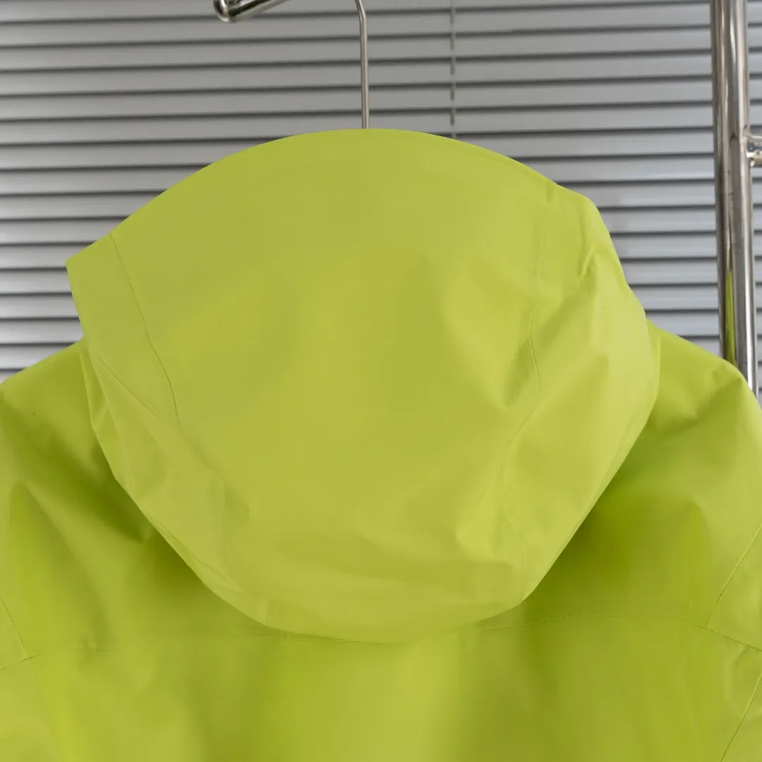 Alpha SV GORE-TEX Pro Hardshell Jacket D33024960 — view 14
