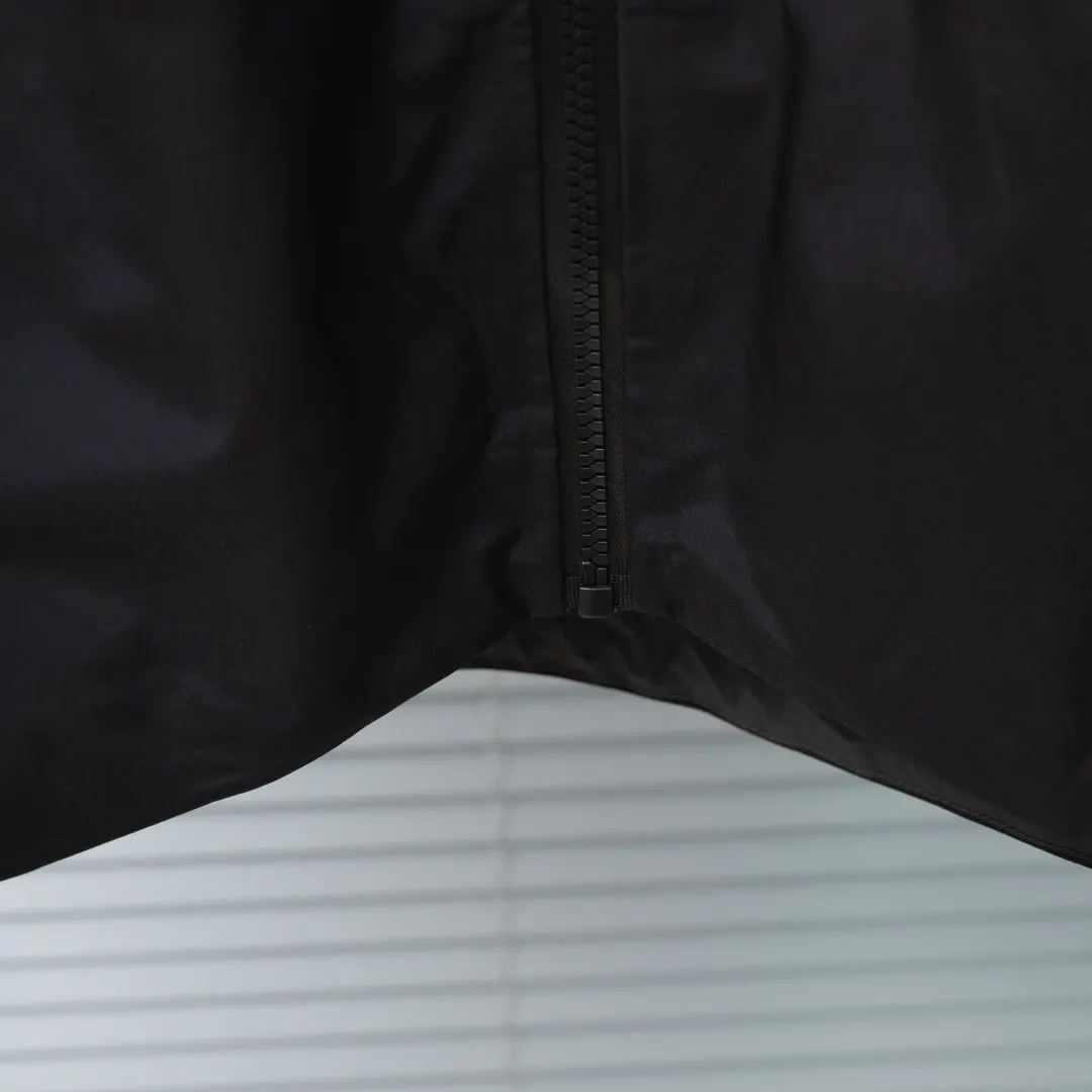 Alpha SV GORE-TEX Pro Hardshell Jacket D33024959 — view 8