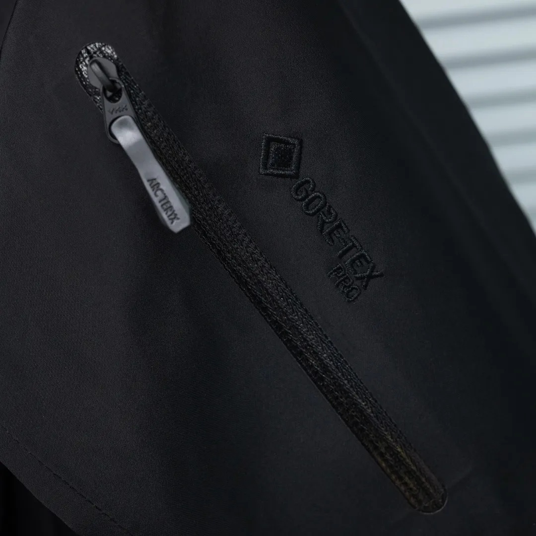 Alpha SV GORE-TEX Pro Hardshell Jacket D33024959 — view 10