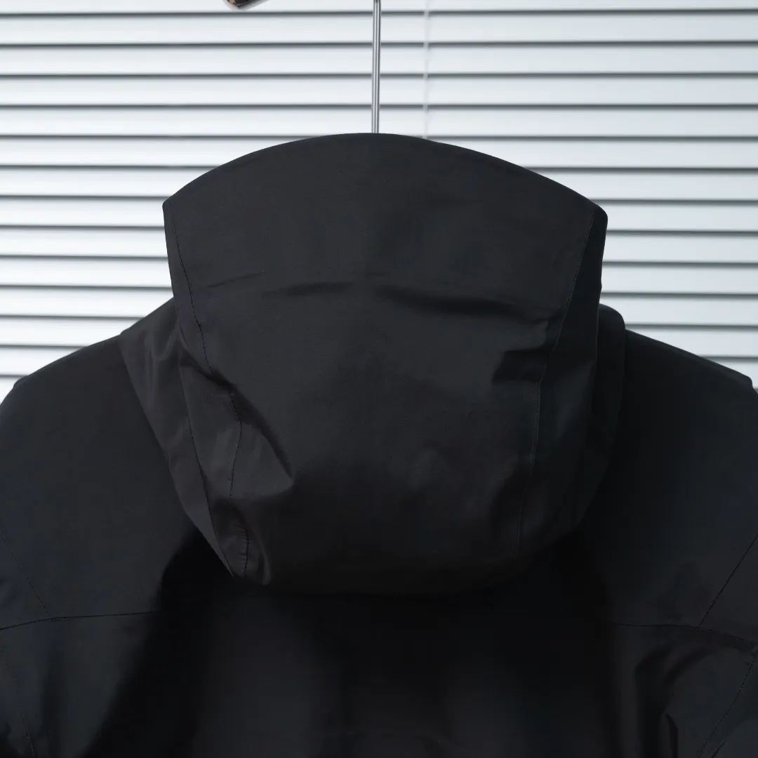 Alpha SV GORE-TEX Pro Hardshell Jacket D33024959 — view 15