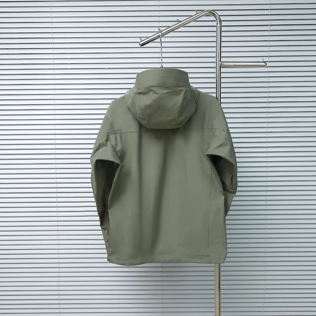 Alpha SV GORE-TEX Pro Hooded Shell Jacket D33024958 — view 2