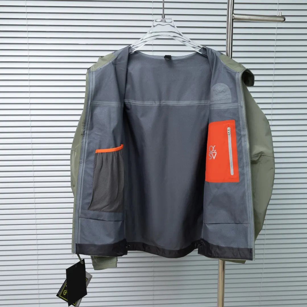 Alpha SV GORE-TEX Pro Hooded Shell Jacket D33024958 — view 3