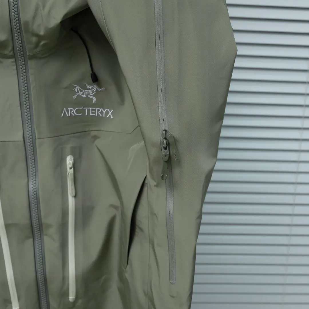 Alpha SV GORE-TEX Pro Hooded Shell Jacket D33024958 — view 11