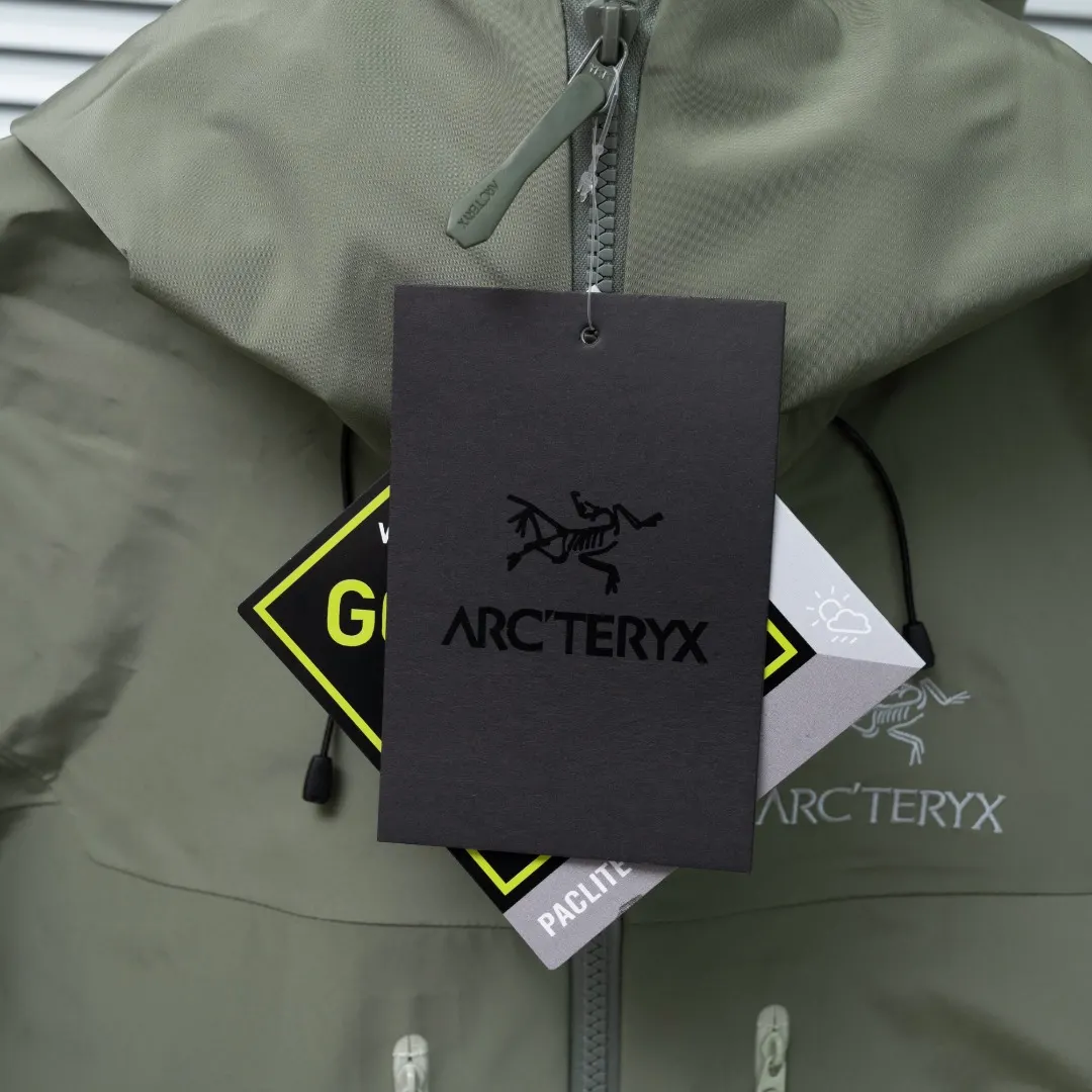 Alpha SV GORE-TEX Pro Hooded Shell Jacket D33024958 — view 12