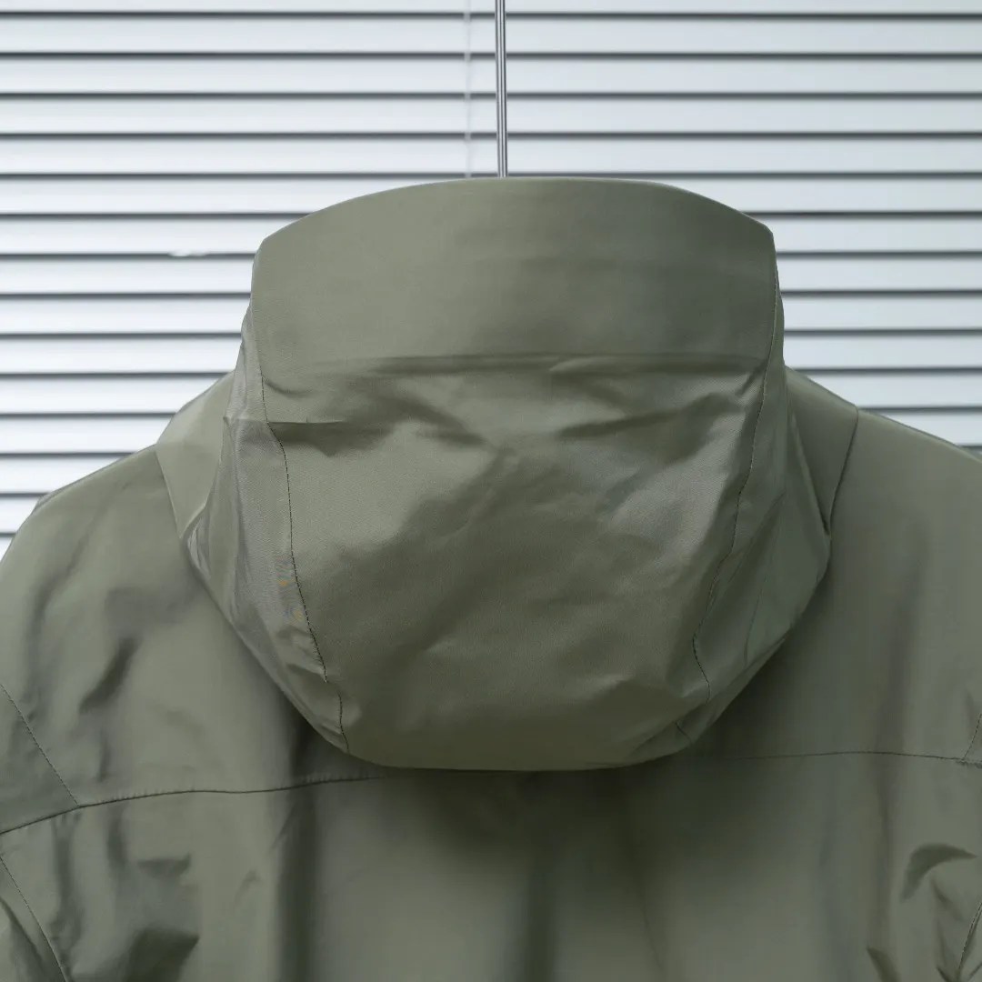 Alpha SV GORE-TEX Pro Hooded Shell Jacket D33024958 — view 15