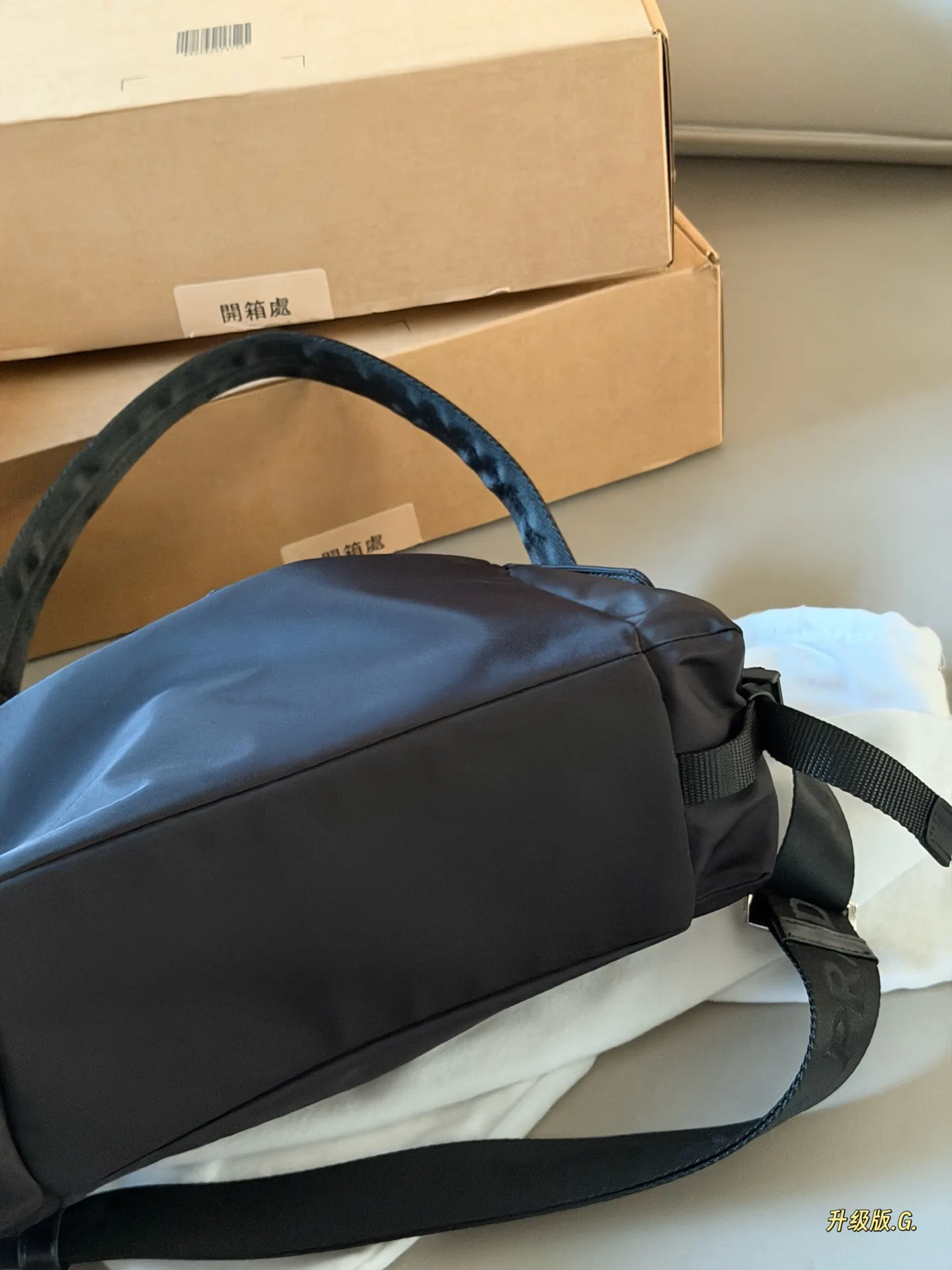 Explore Nylon Shoulder Bag D33518368 — view 4