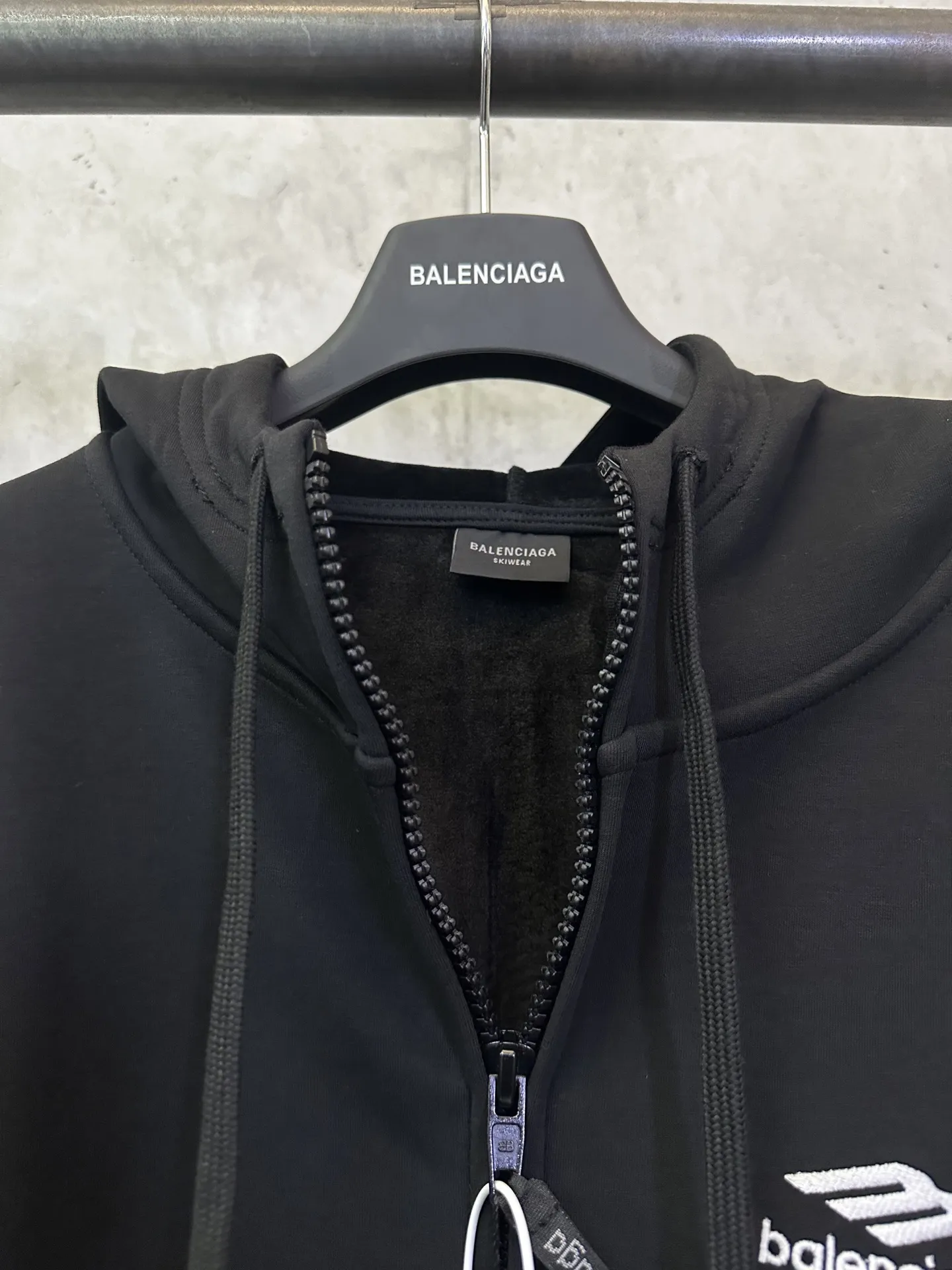 Ski Collection Embroidered Velvet Zip-Up Hoodie D33511904 — view 7