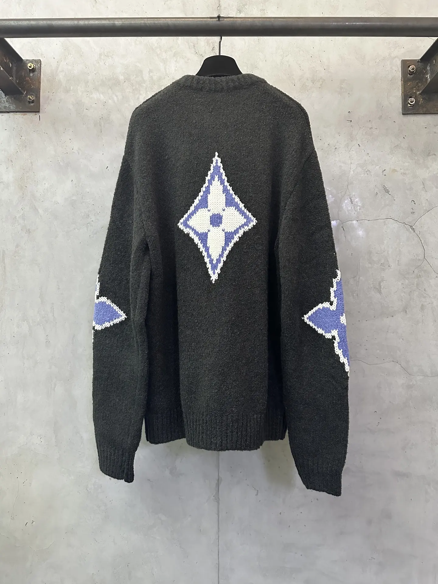 Intarsia Logo Wool-Blend Crew-Neck Sweater D33524408 — view 2