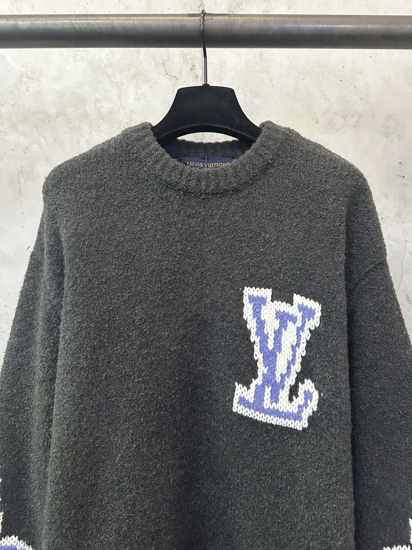 Intarsia Logo Wool-Blend Crew-Neck Sweater D33524408 — view 3