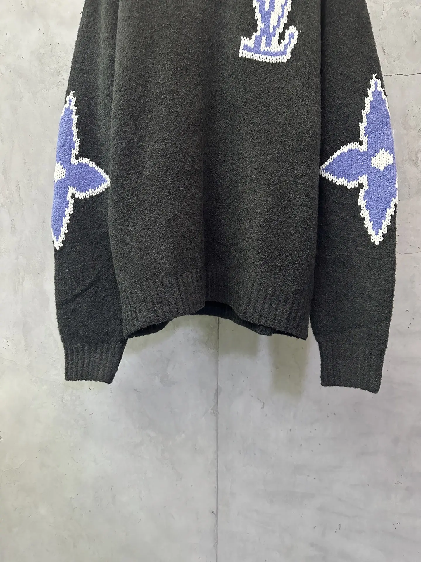 Intarsia Logo Wool-Blend Crew-Neck Sweater D33524408 — view 4