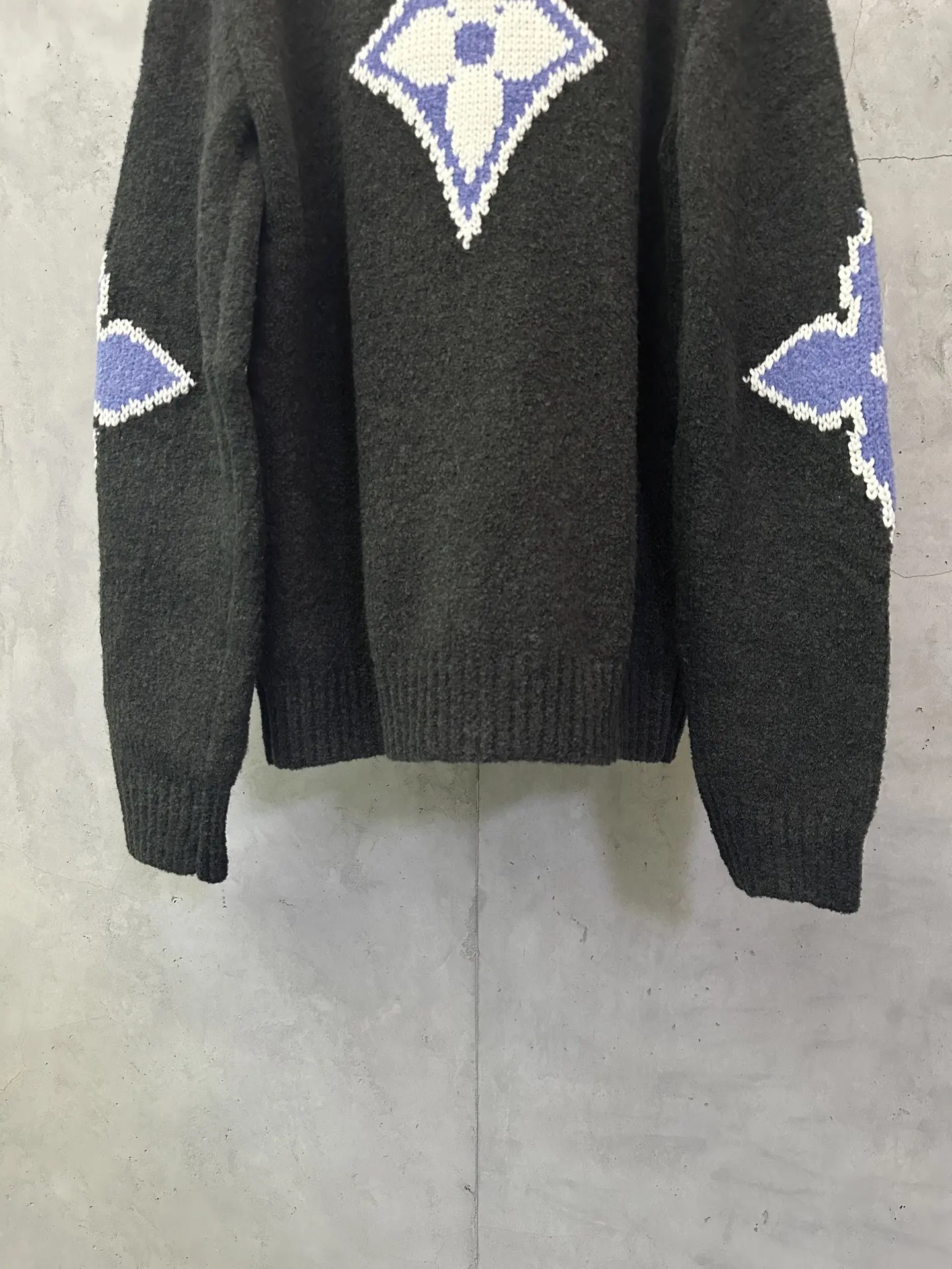 Intarsia Logo Wool-Blend Crew-Neck Sweater D33524408 — view 6