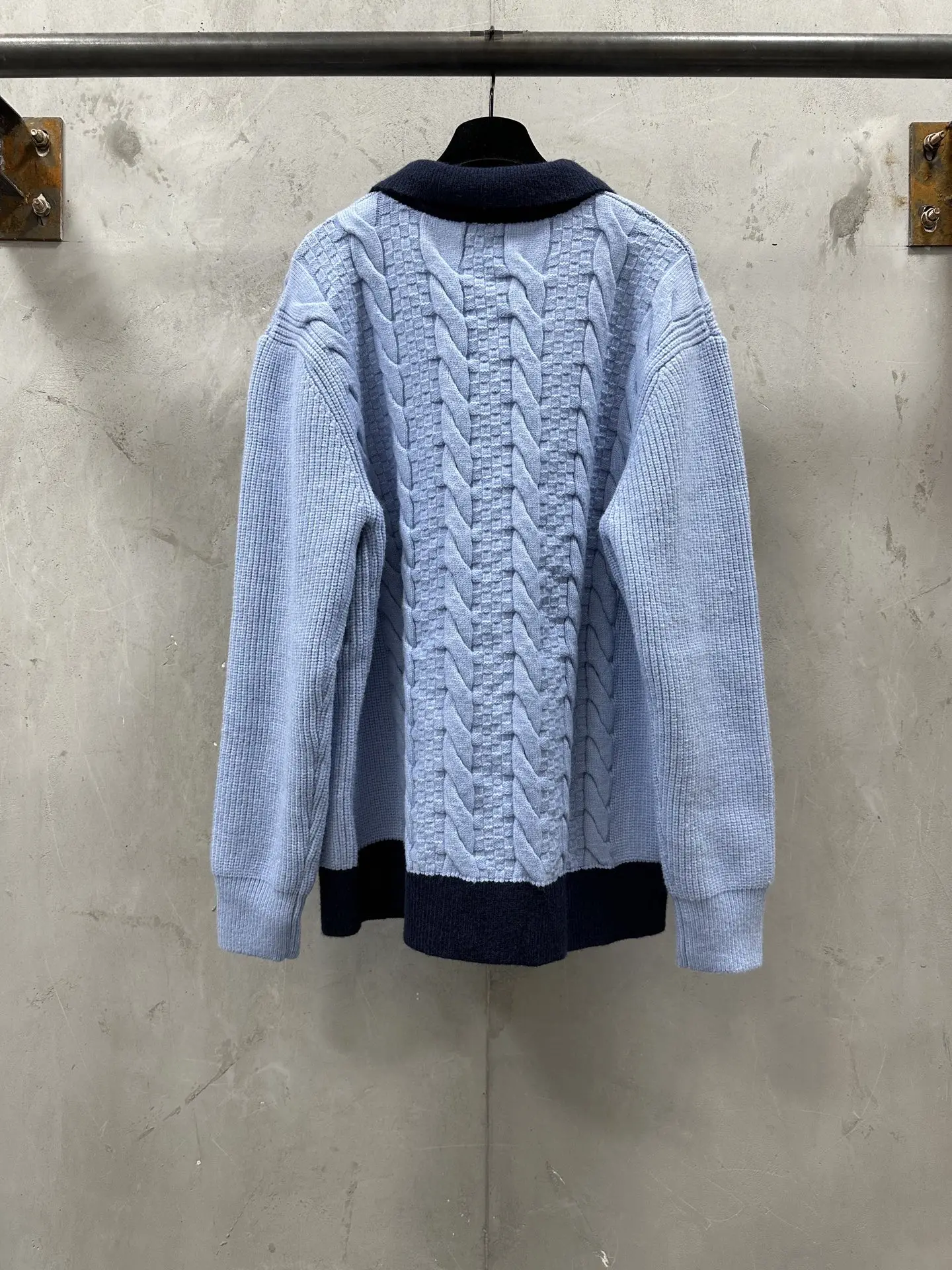 Cable-Knit Contrast Trim Cardigan D33521756 — view 2