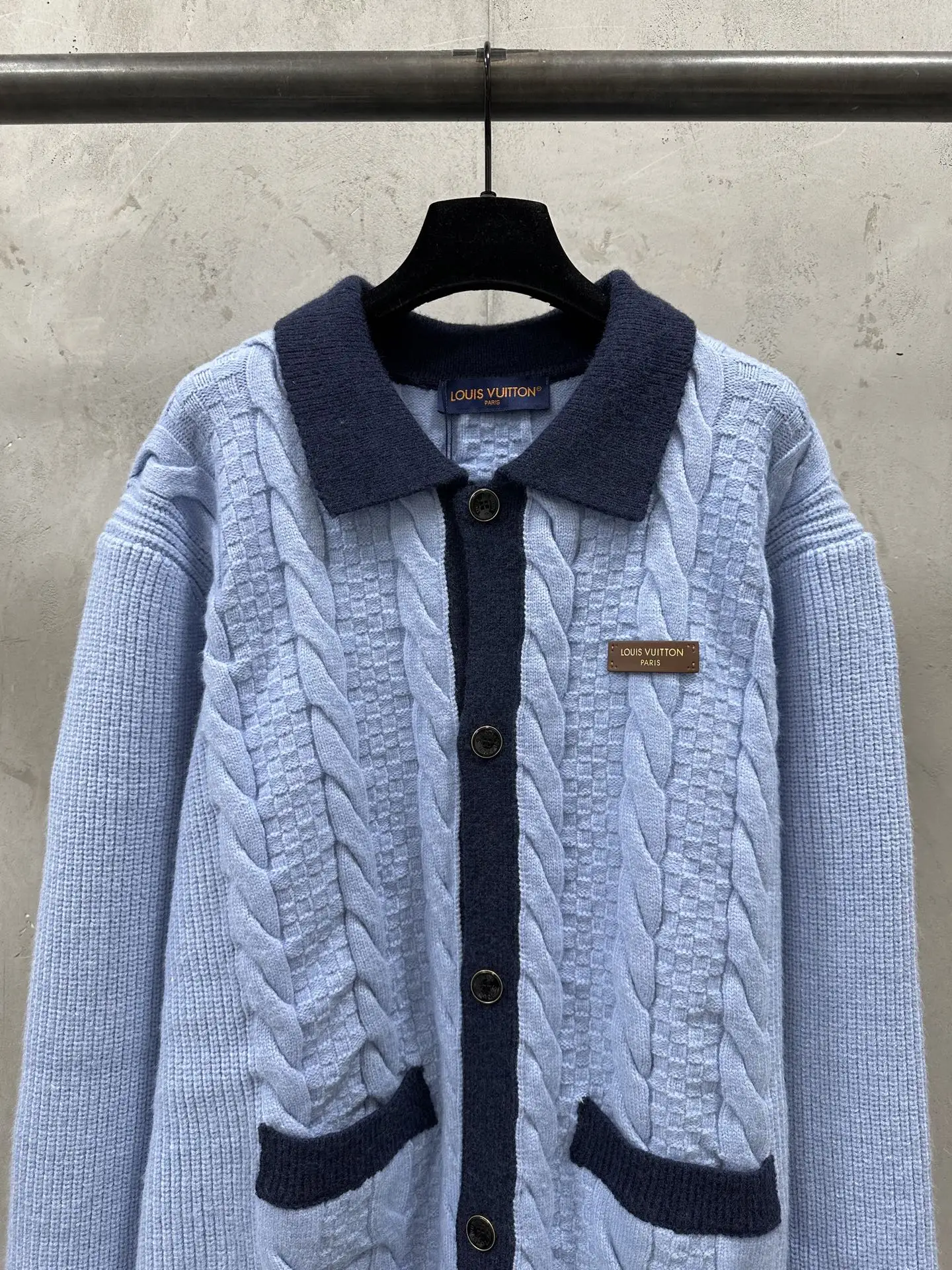 Cable-Knit Contrast Trim Cardigan D33521756 — view 3