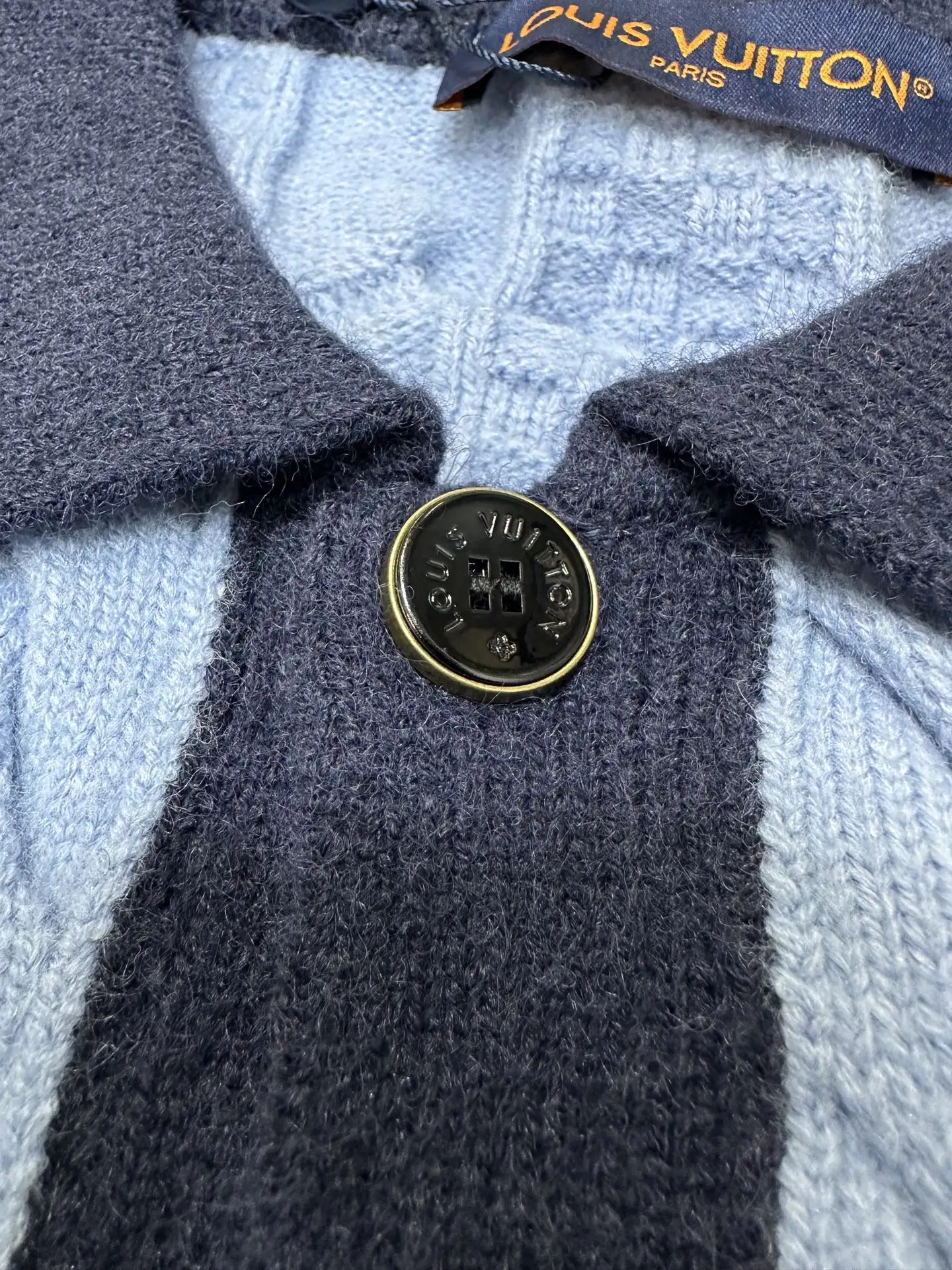 Cable-Knit Contrast Trim Cardigan D33521756 — view 7