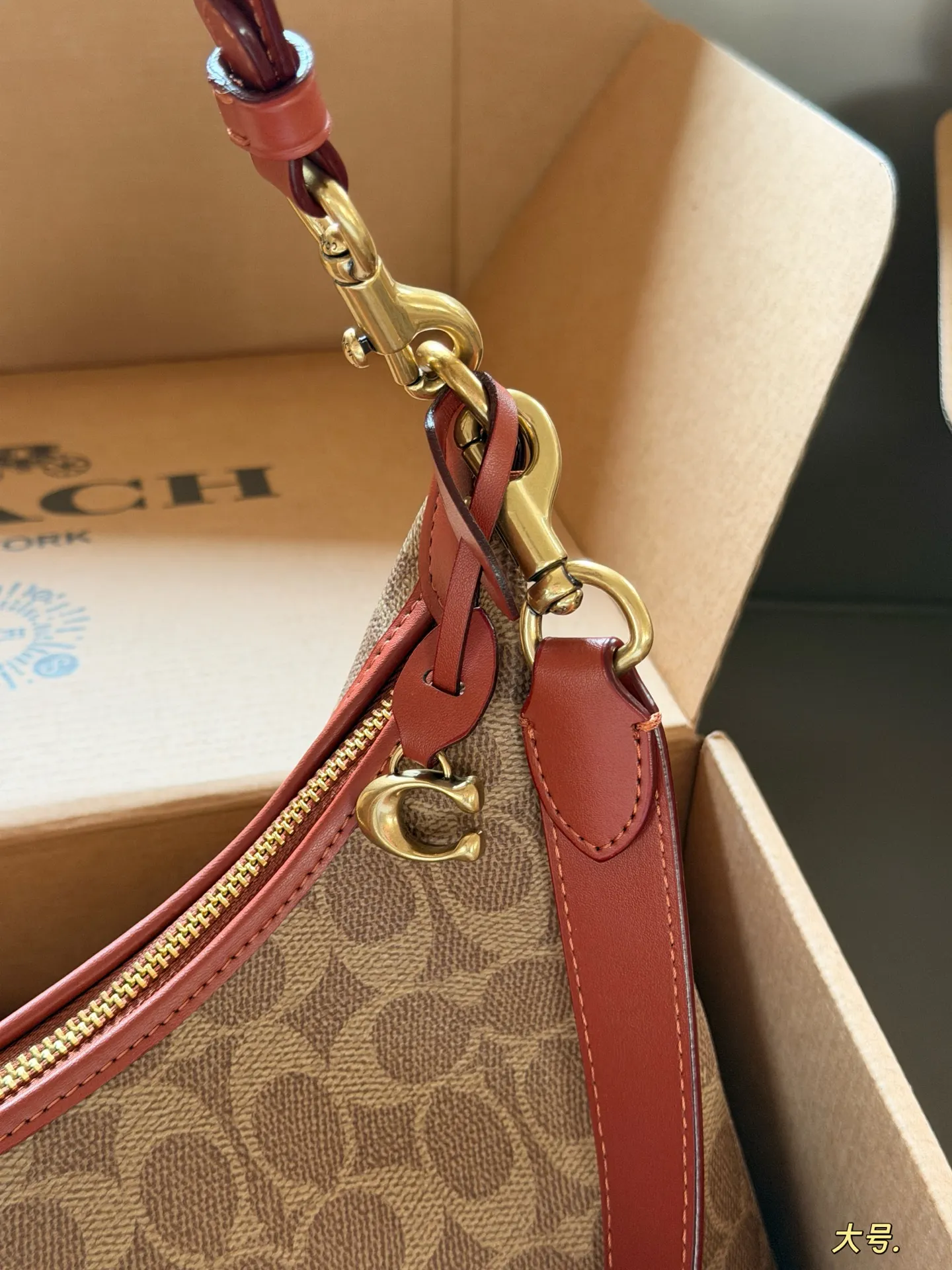 Juliet 30 Monogram Shoulder Bag D33518382 — view 5