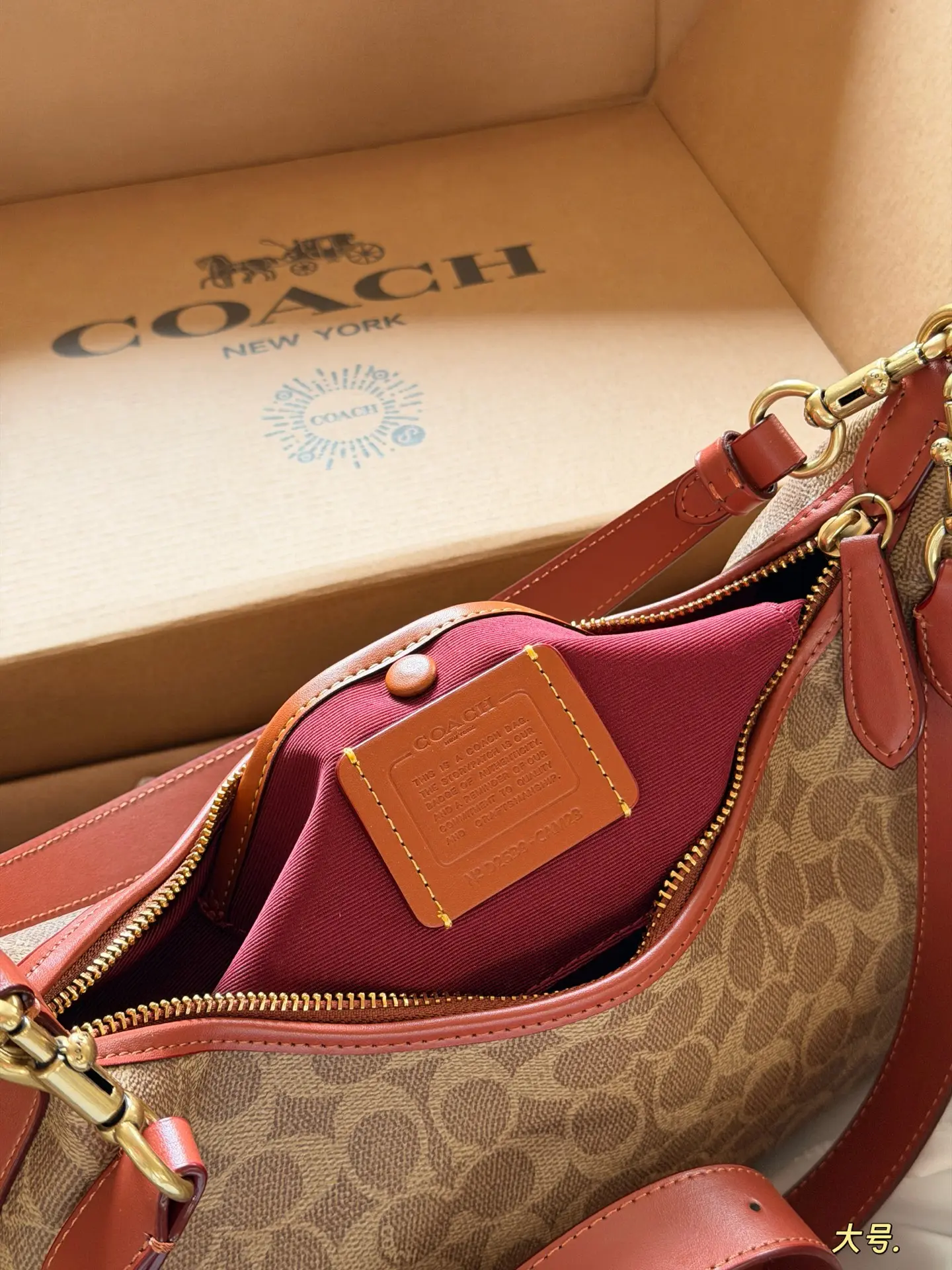 Juliet 30 Monogram Shoulder Bag D33518382 — view 6