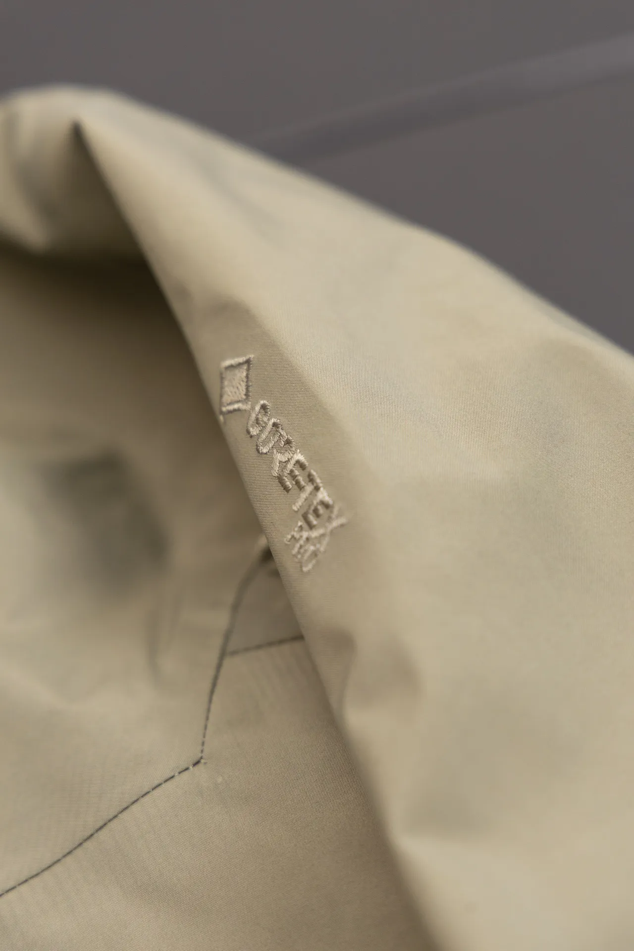 Alpha SV GORE-TEX Hooded Shell Jacket D34020788 — view 6
