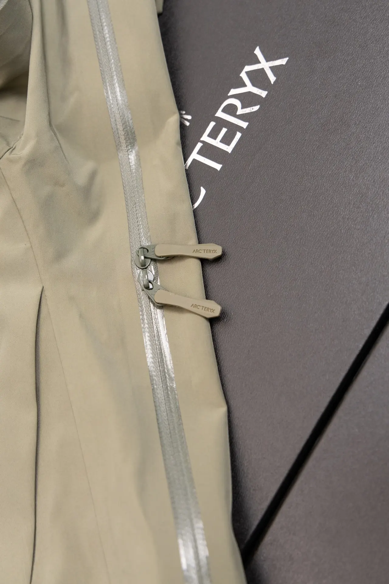 Alpha SV GORE-TEX Hooded Shell Jacket D34020788 — view 7