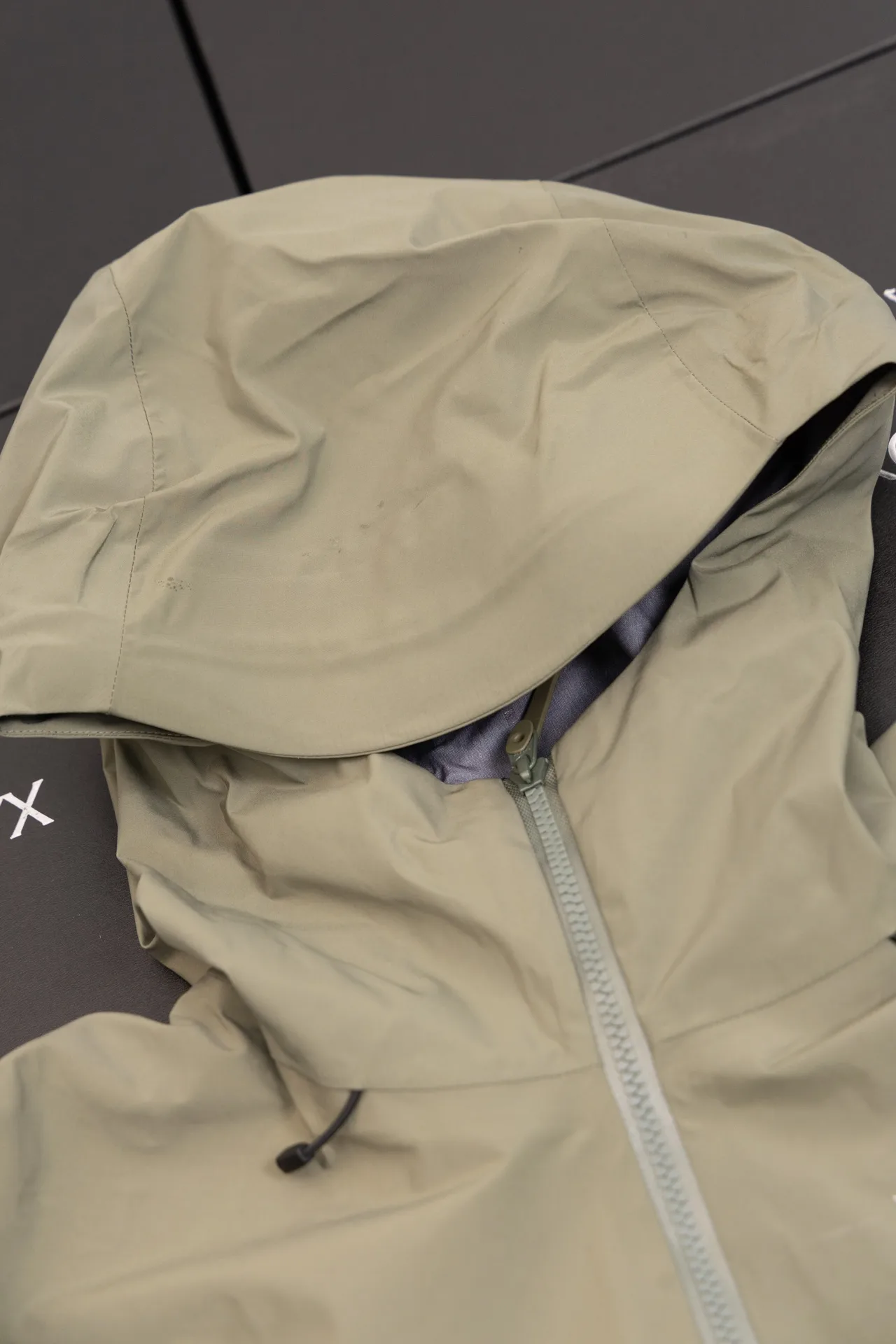 Alpha SV GORE-TEX Hooded Shell Jacket D34020788 — view 8