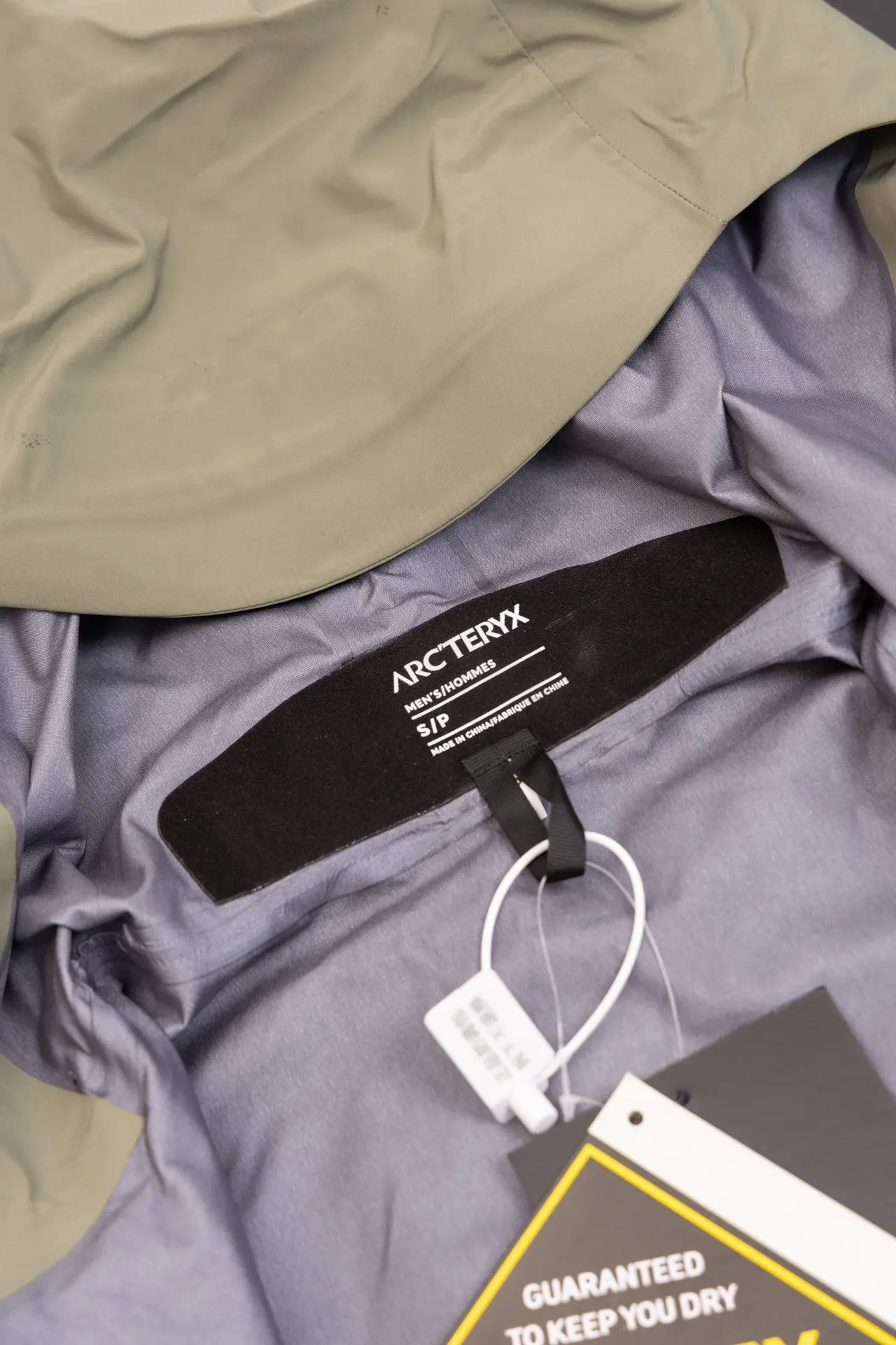 Alpha SV GORE-TEX Hooded Shell Jacket D34020788 — view 9