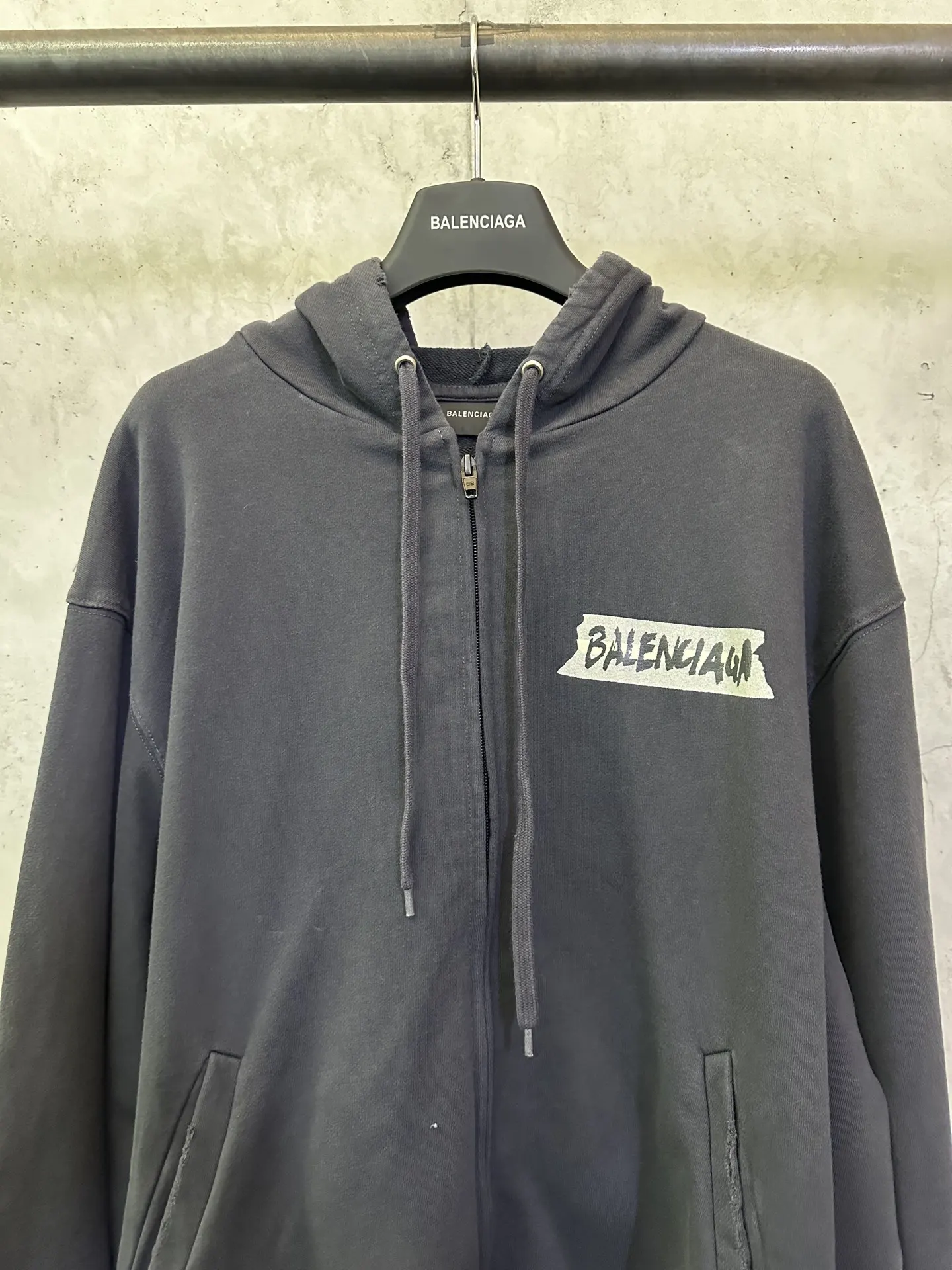 Tape Logo Zip-Up Hoodie D34015737 — view 3