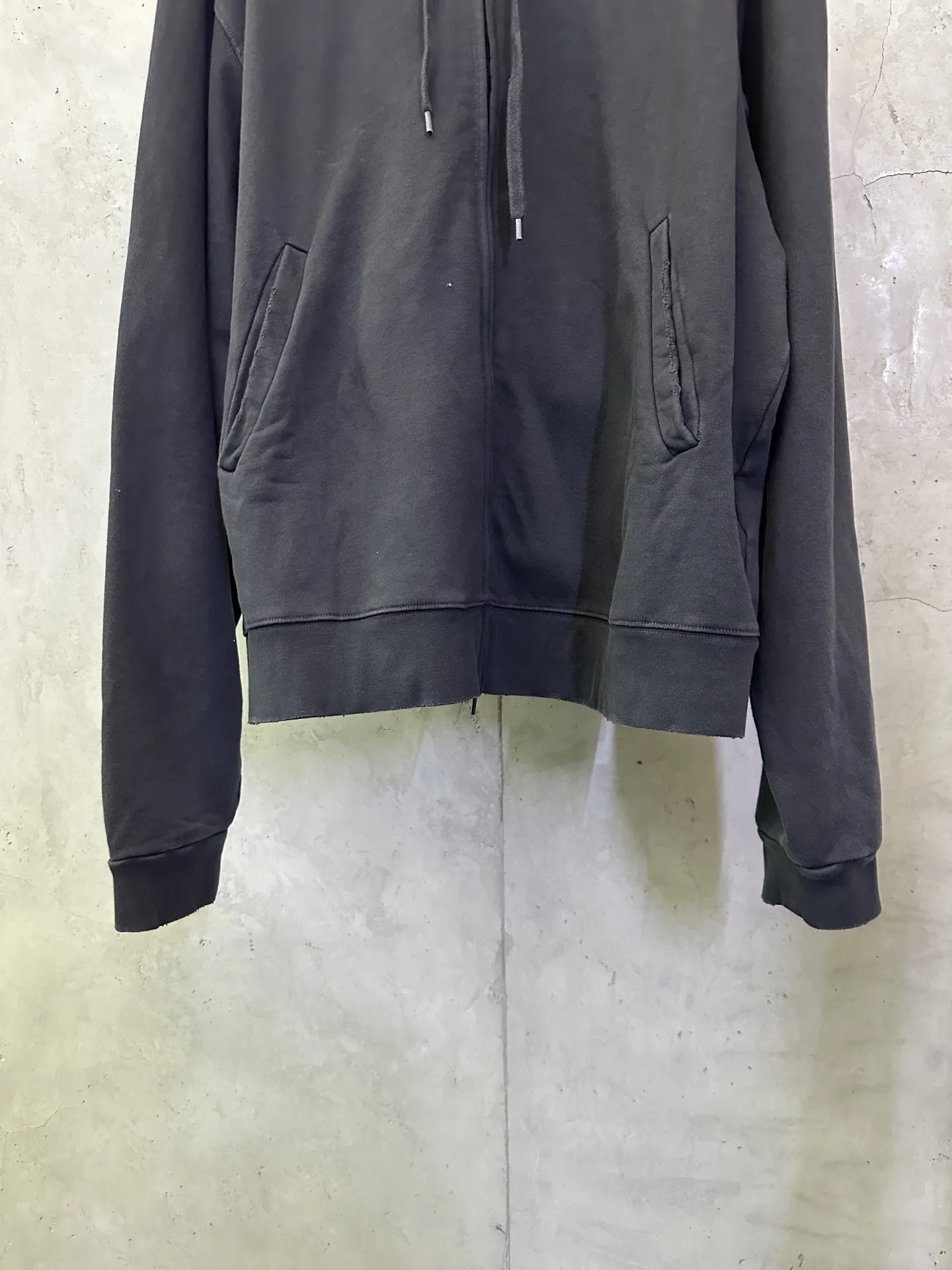 Tape Logo Zip-Up Hoodie D34015737 — view 4