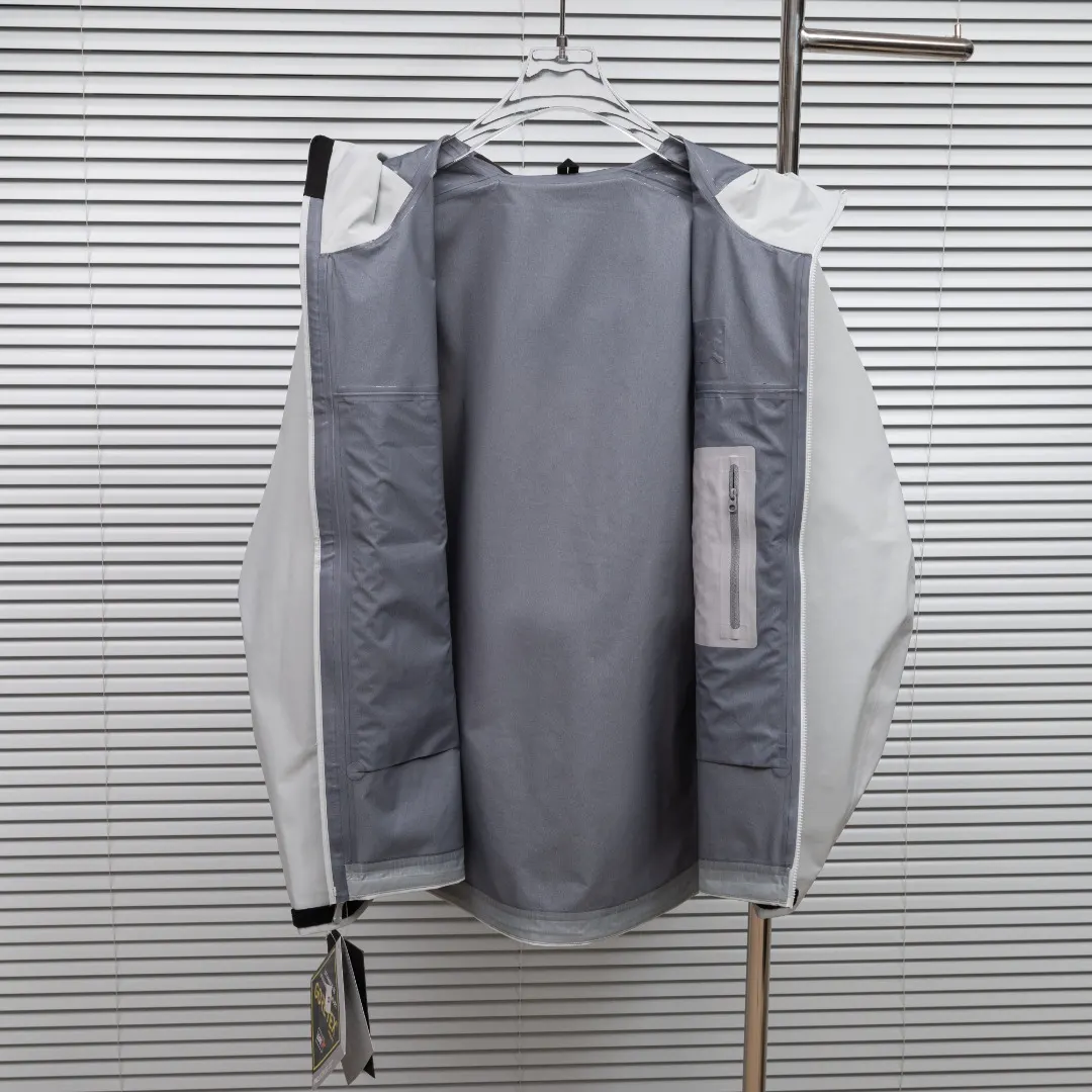 Beta SL GORE-TEX Shell Jacket D34024967 — view 3