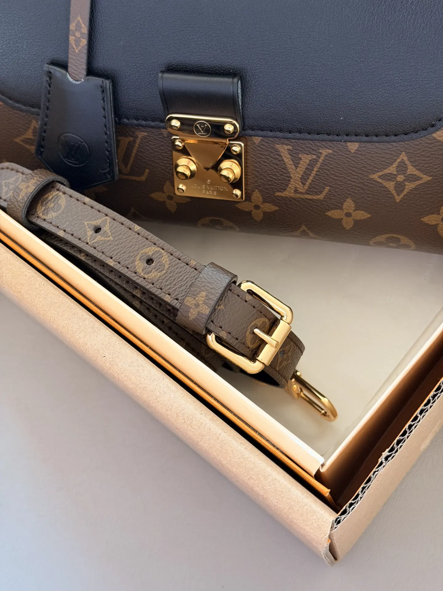 Madeleine Monogram Top-Handle Bag D34517941 — view 3