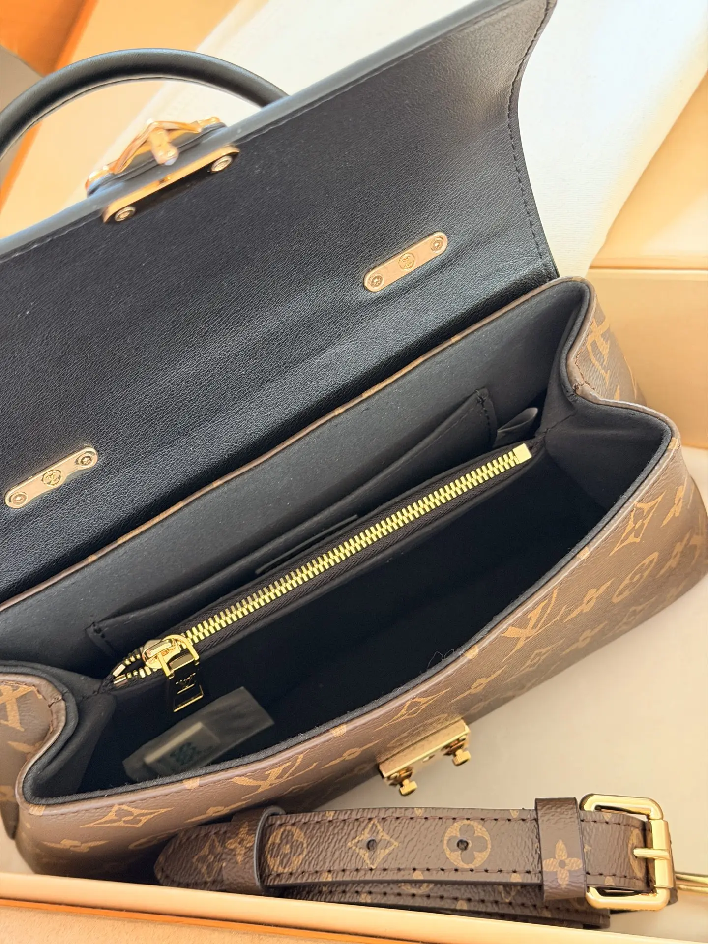 Madeleine Monogram Top-Handle Bag D34517941 — view 8