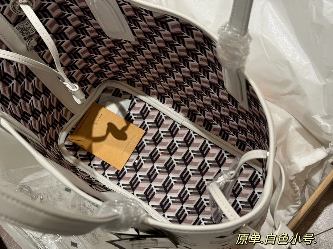 MCM Visetos Reversible Tote Bag D34518371 — view 15