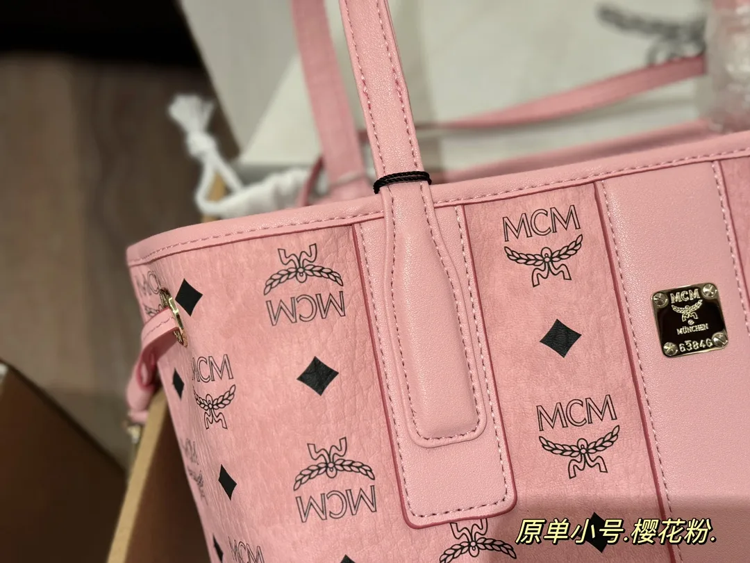 MCM Visetos Reversible Tote Bag D34518371 — view 4