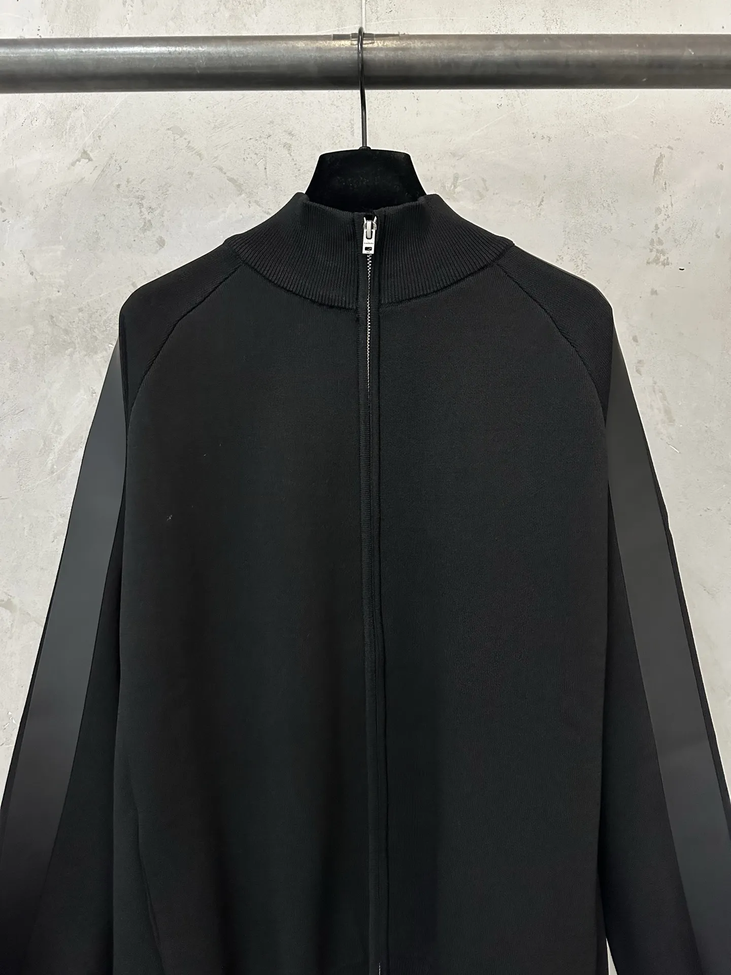 Logo-Embossed Zip-Up Knit Cardigan D35024447 — view 3