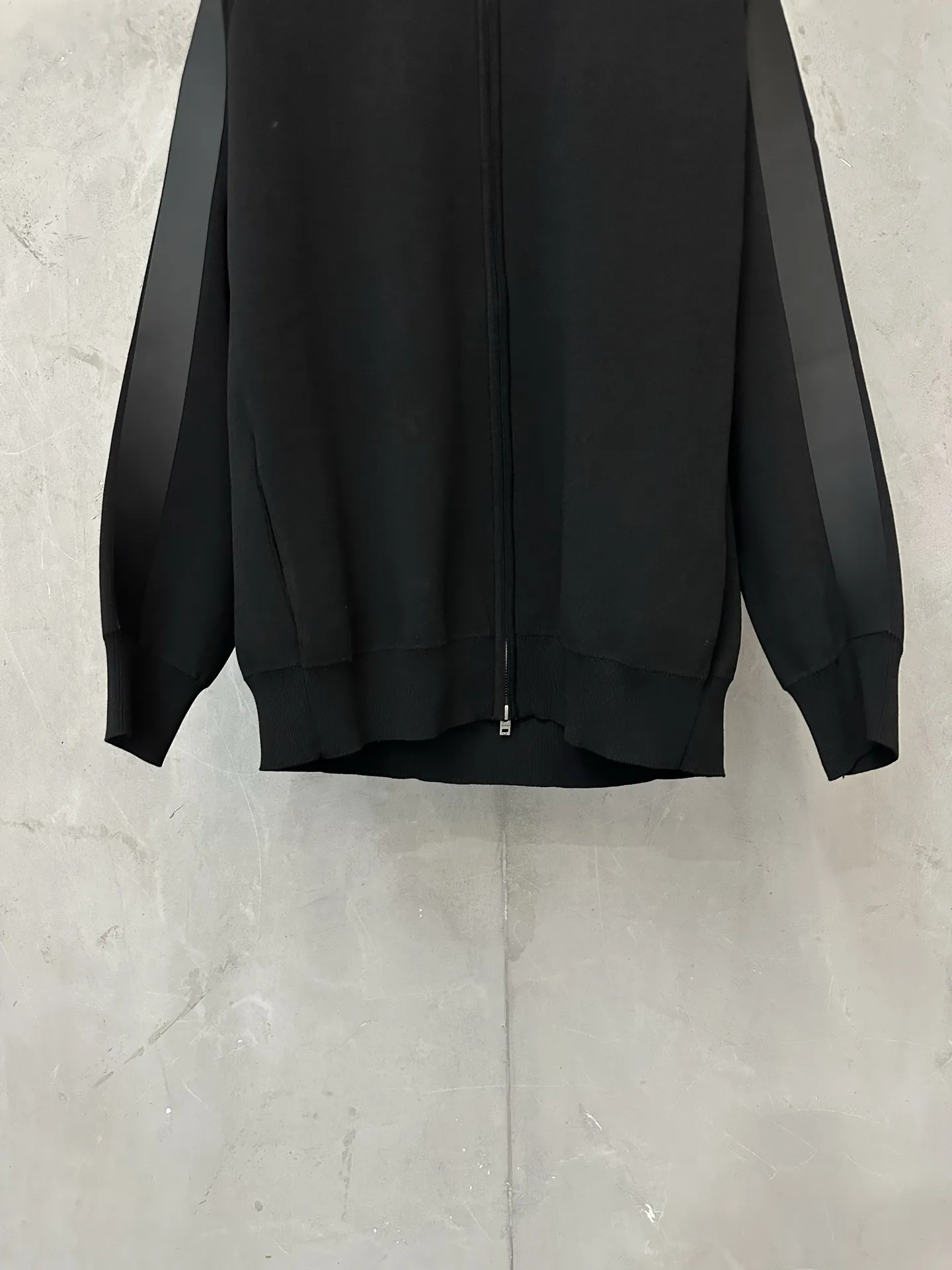 Logo-Embossed Zip-Up Knit Cardigan D35024447 — view 4
