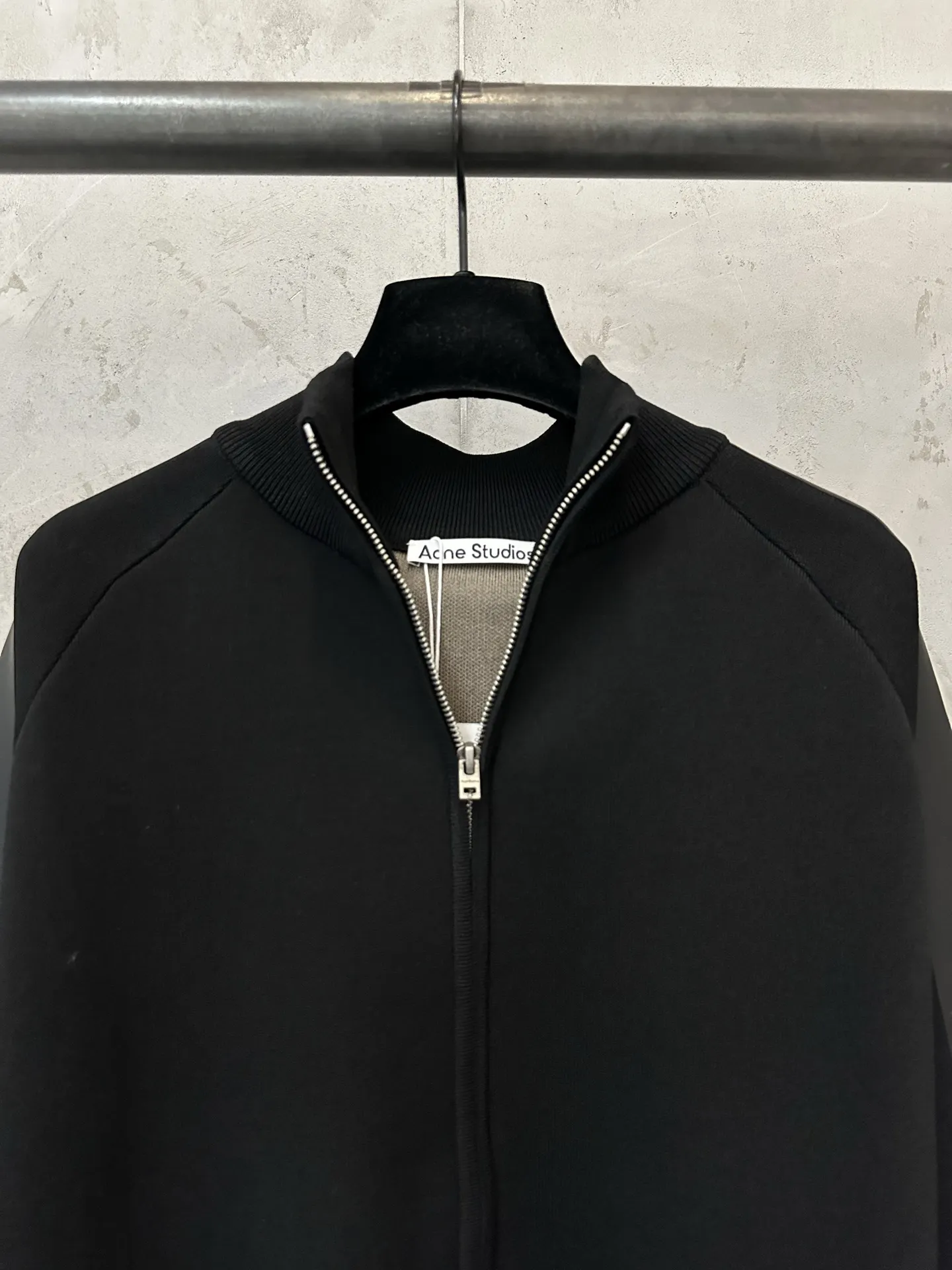 Logo-Embossed Zip-Up Knit Cardigan D35024447 — view 5