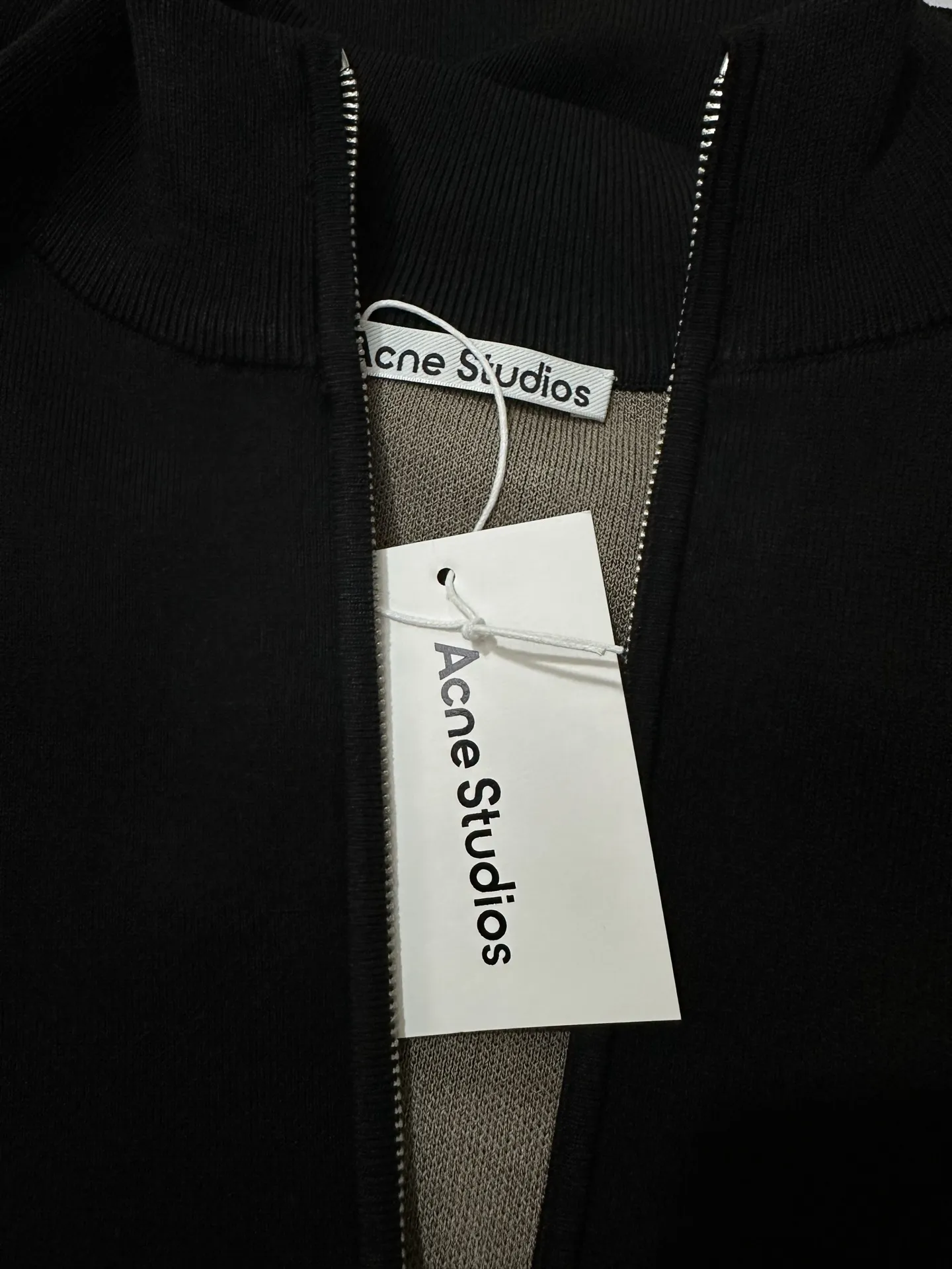 Logo-Embossed Zip-Up Knit Cardigan D35024447 — view 6