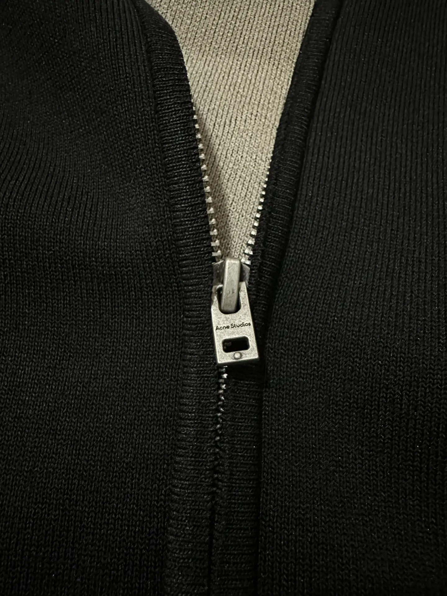 Logo-Embossed Zip-Up Knit Cardigan D35024447 — view 8
